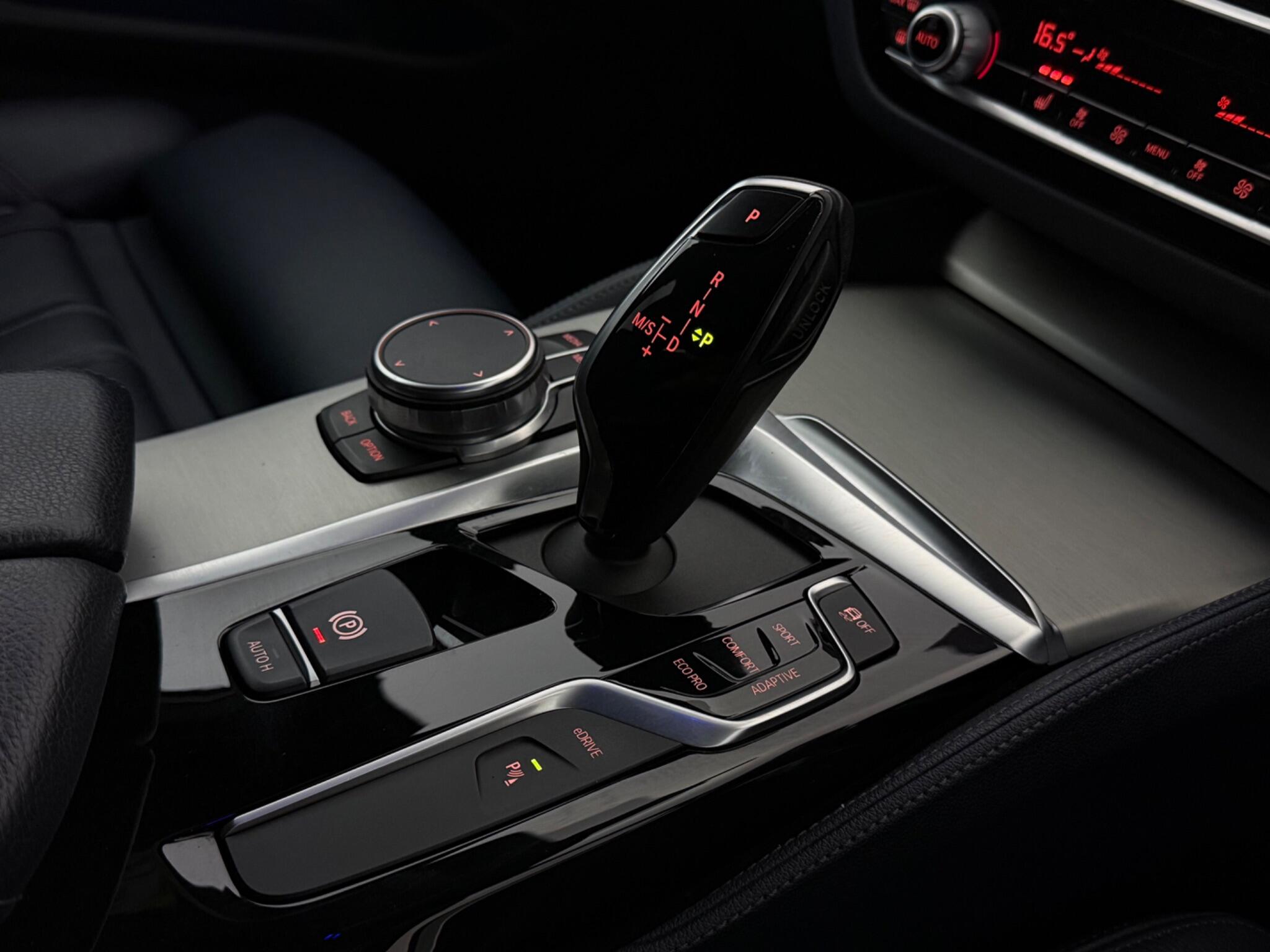 BMW 5 Series view 26