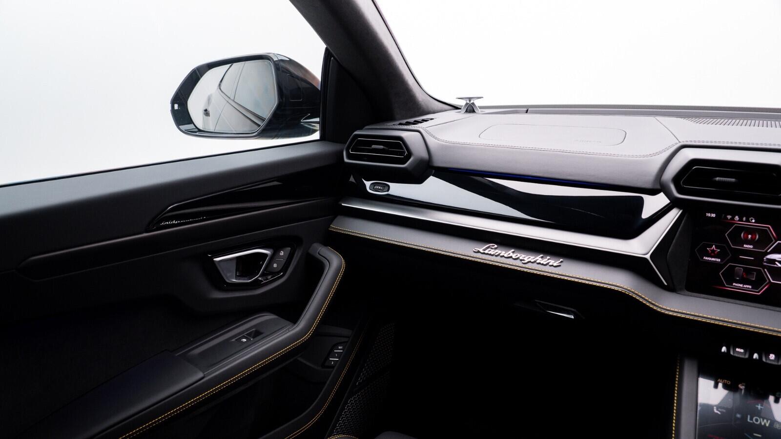 Lamborghini Urus view 25