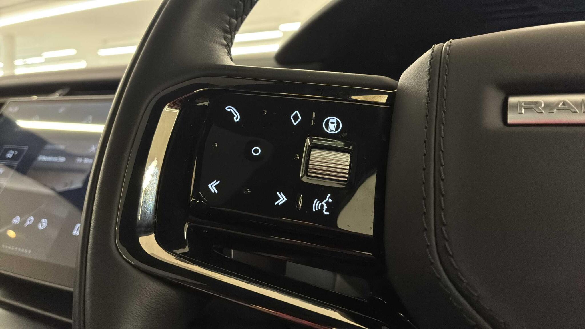 Land Rover Range Rover Velar view 27