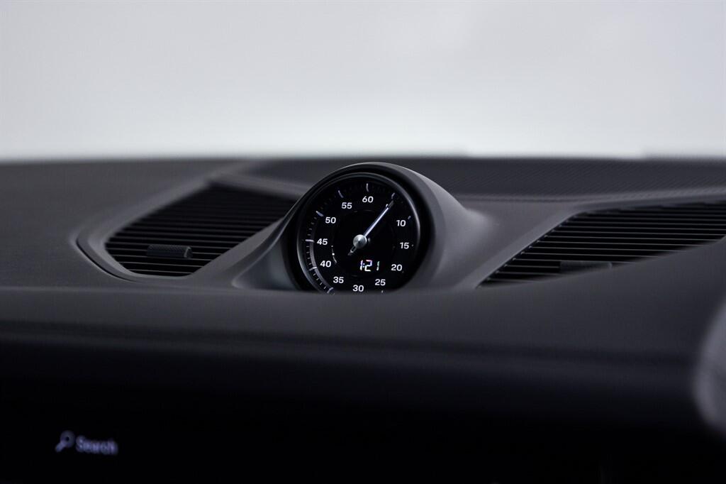 Porsche Cayenne view 27