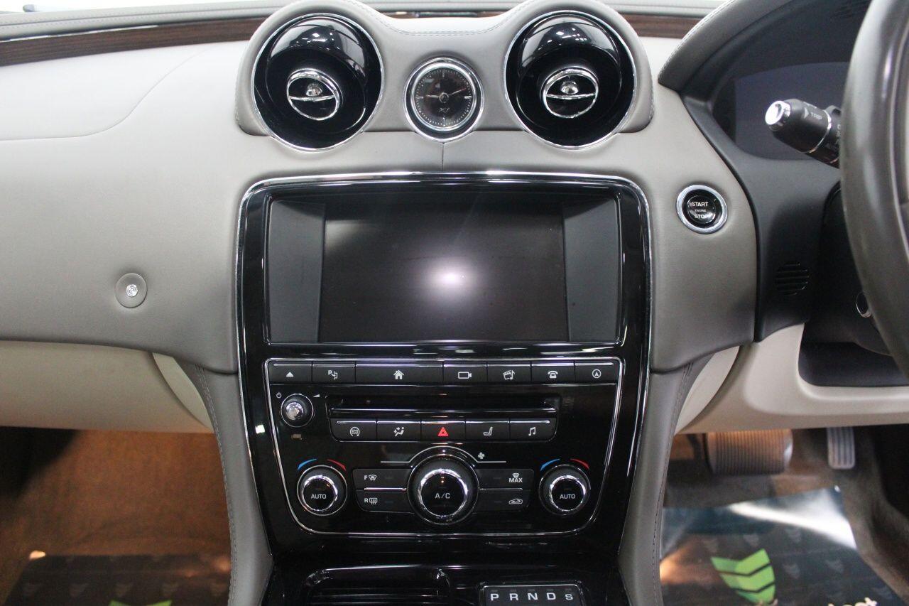 Jaguar XJ view 37