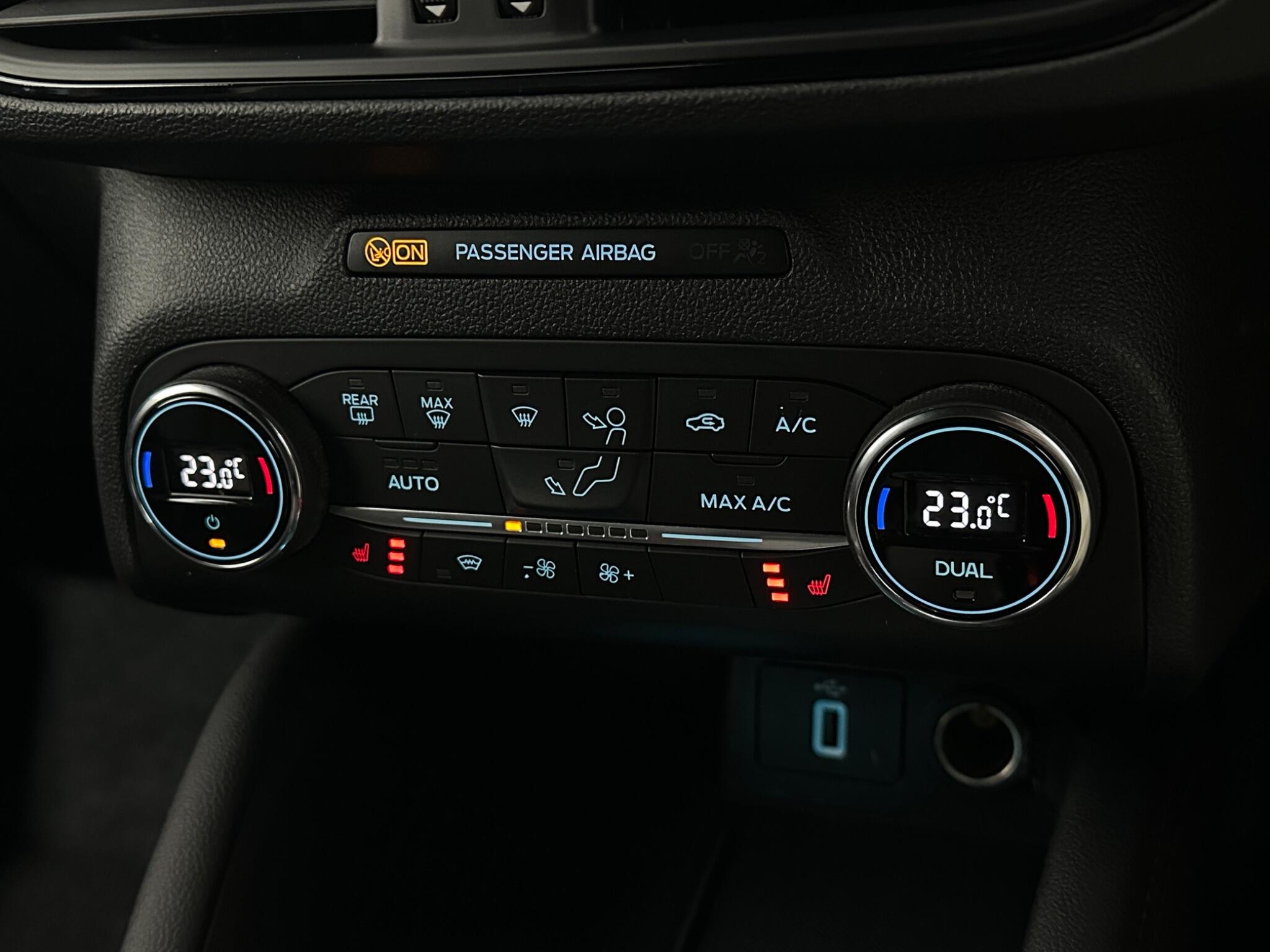 Ford Focus view 23