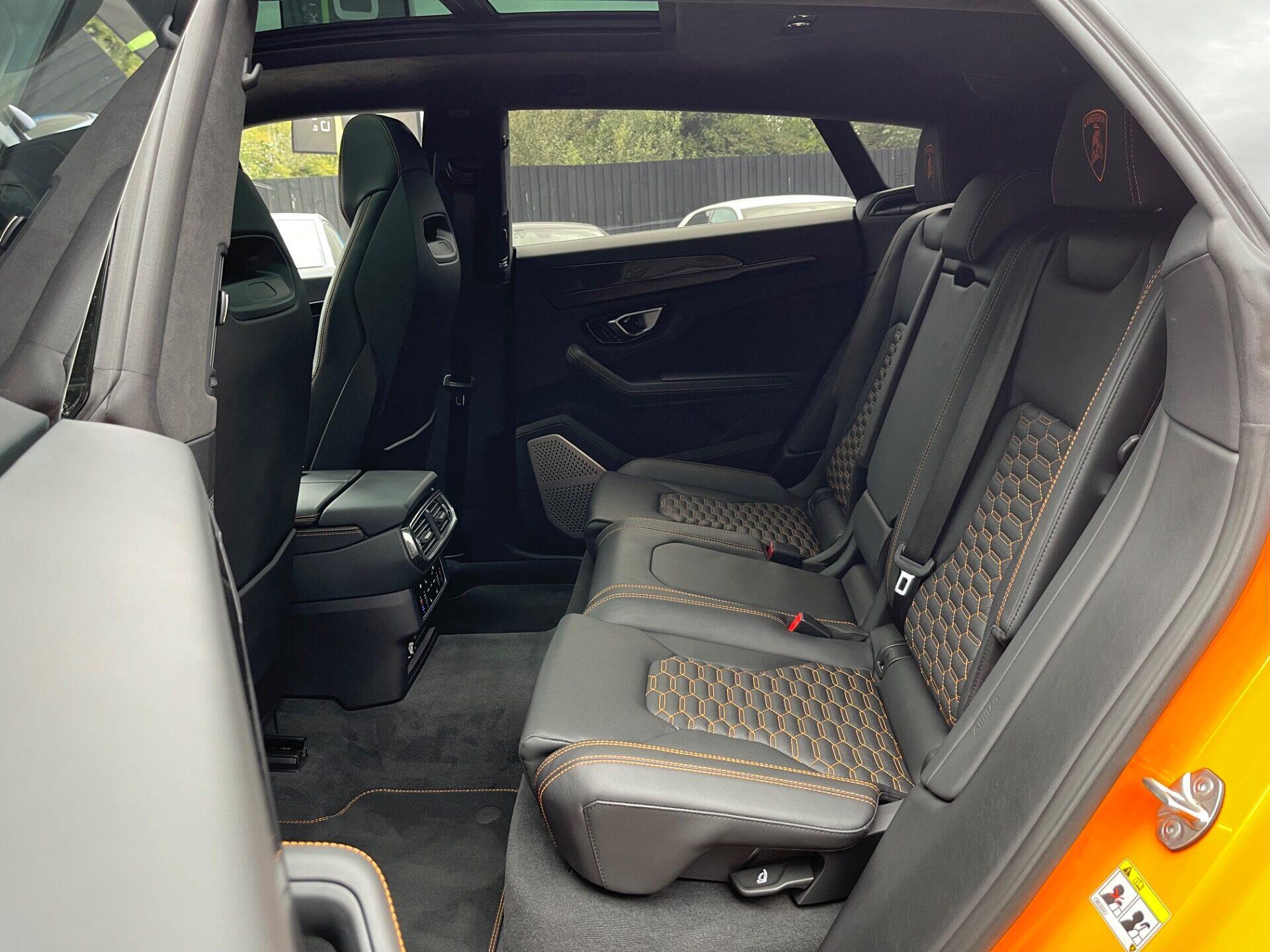 Lamborghini Urus view 32