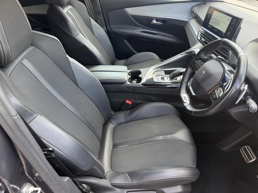Peugeot 3008 view 6