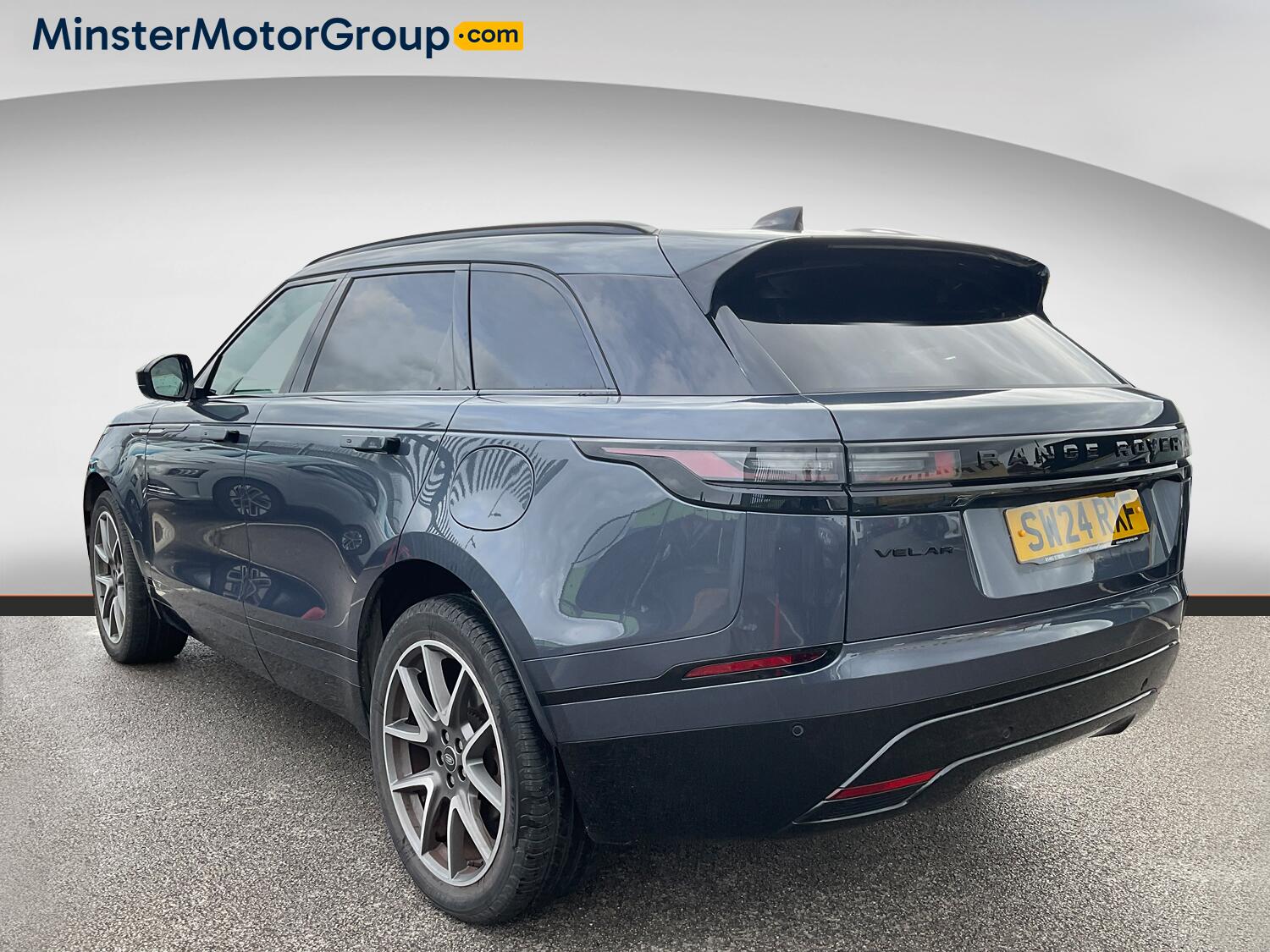 Land Rover Range Rover Velar view 4
