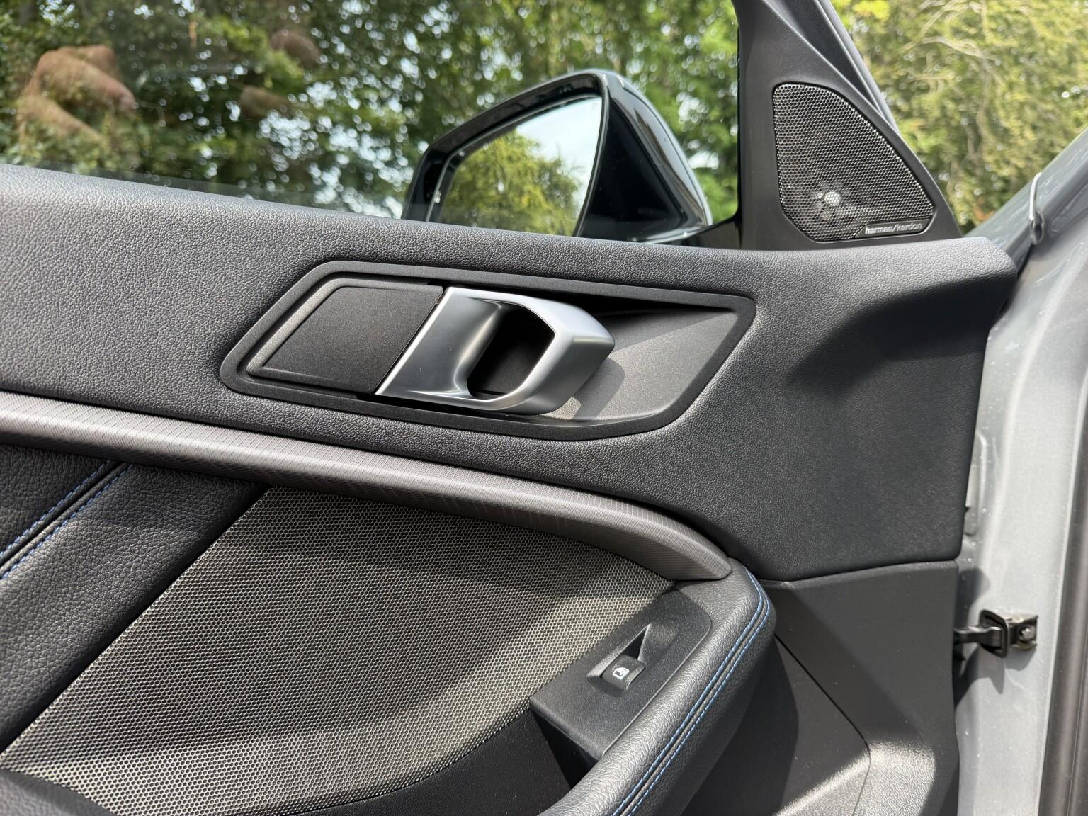 BMW 1 Series view 18