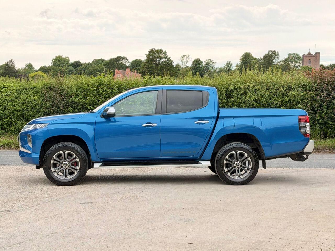 Mitsubishi L200 view 9