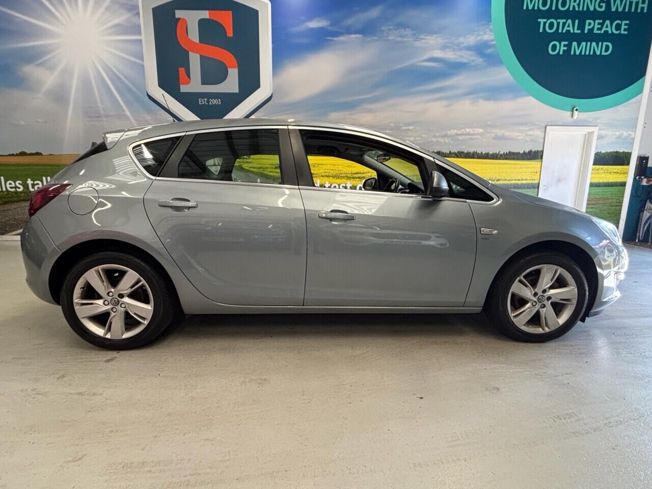 Vauxhall Astra view 4