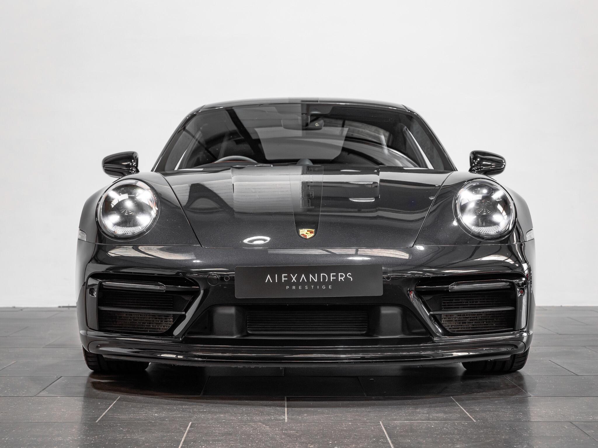 Porsche 911 view 9