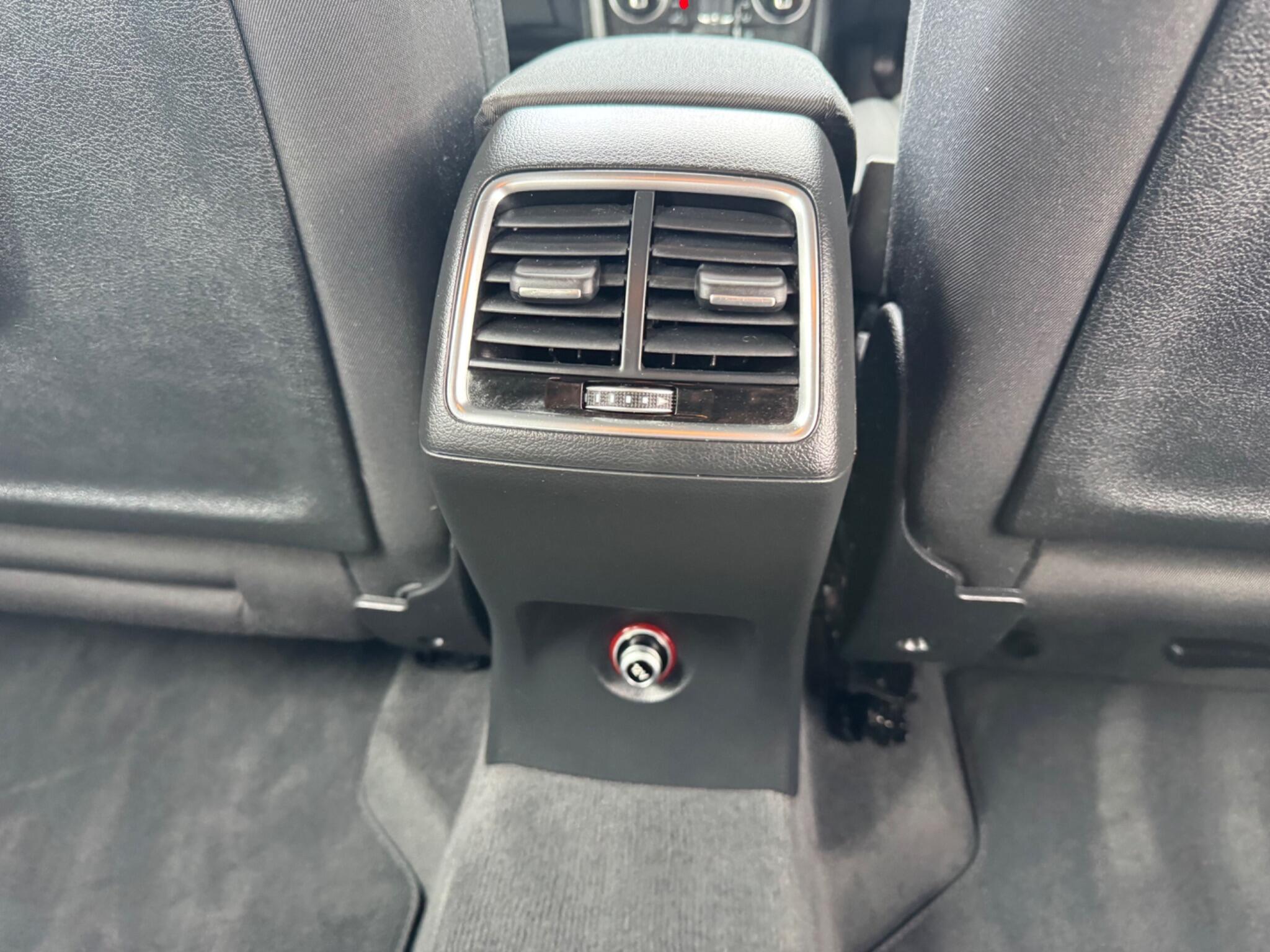 Audi Q3 view 37