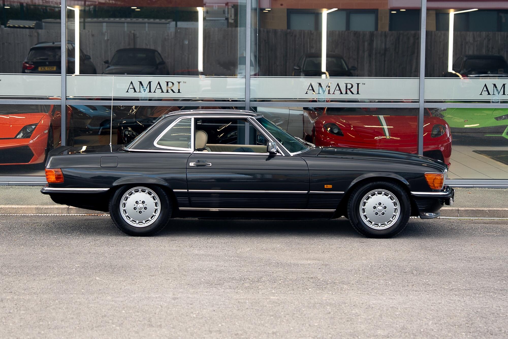 Mercedes-Benz 500 SL view 4