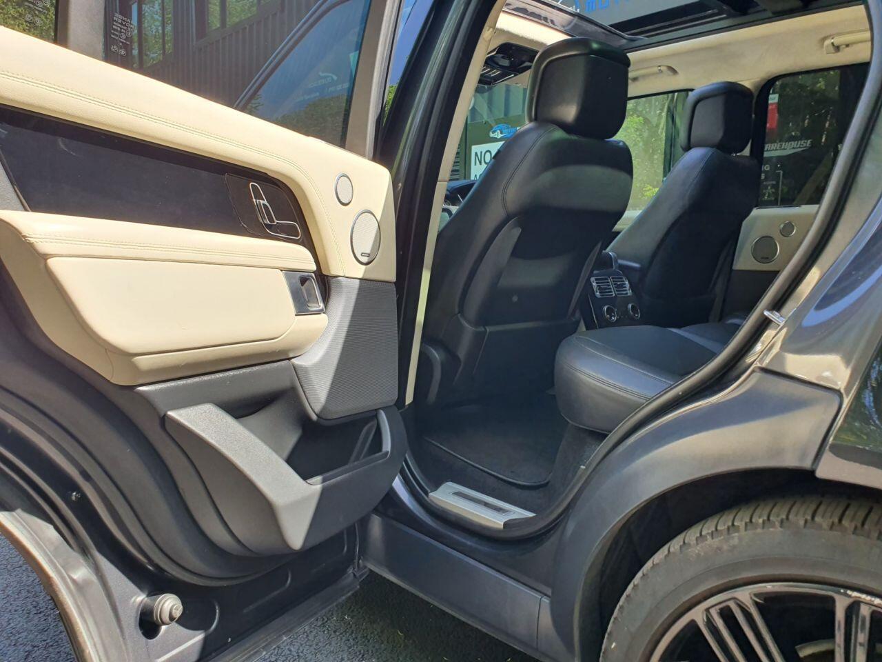 Land Rover Range Rover view 18