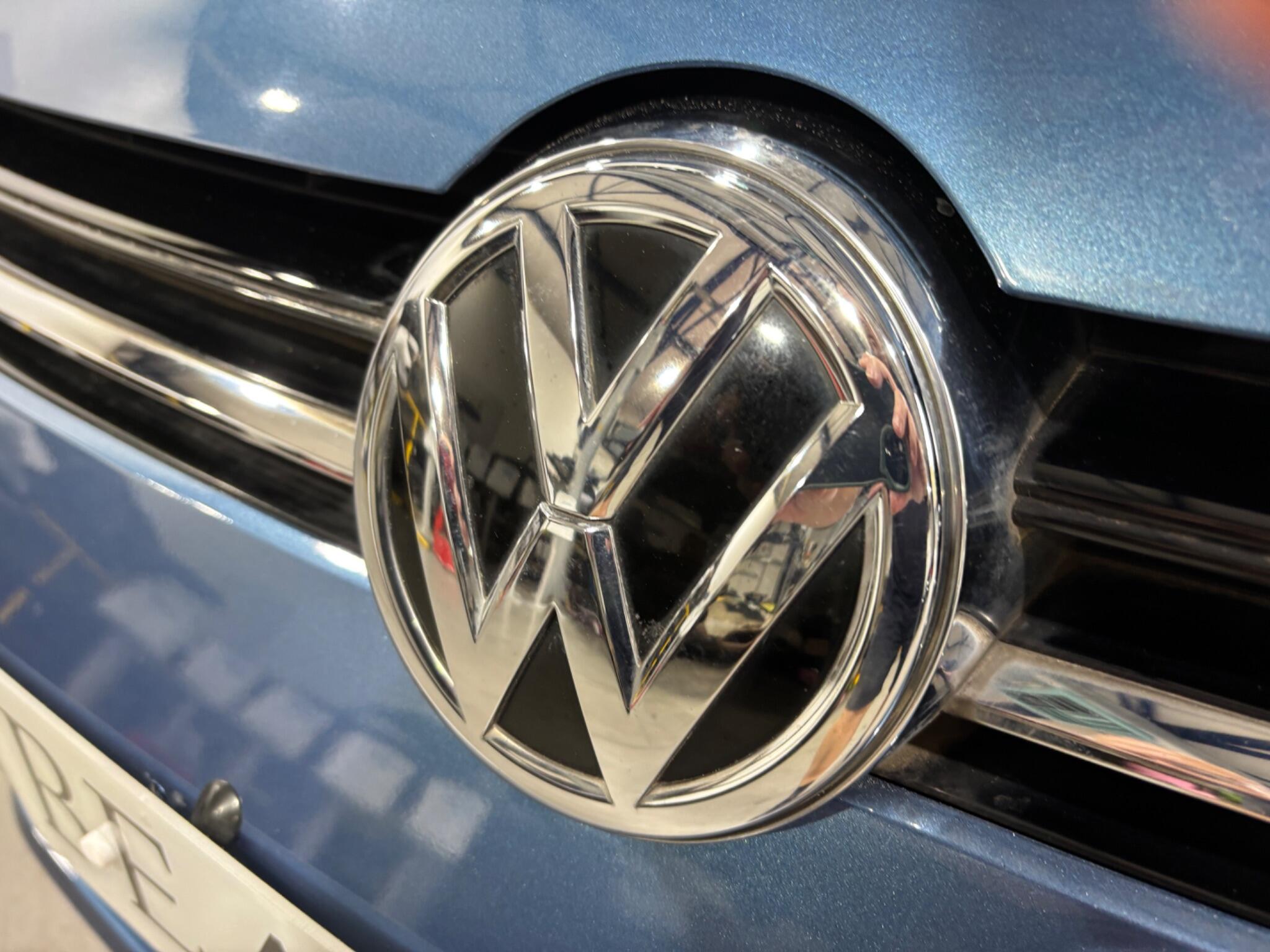 Volkswagen Golf view 5