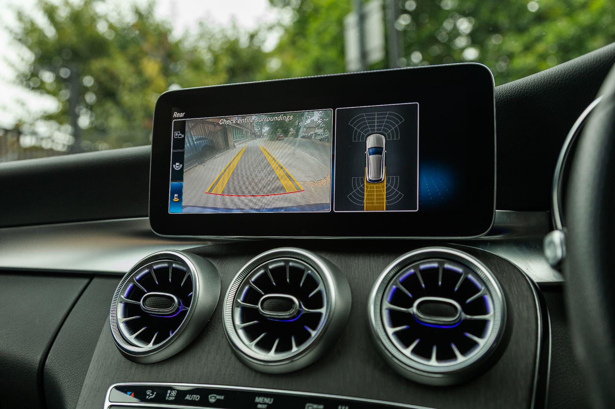 Mercedes-Benz C-Class view 32