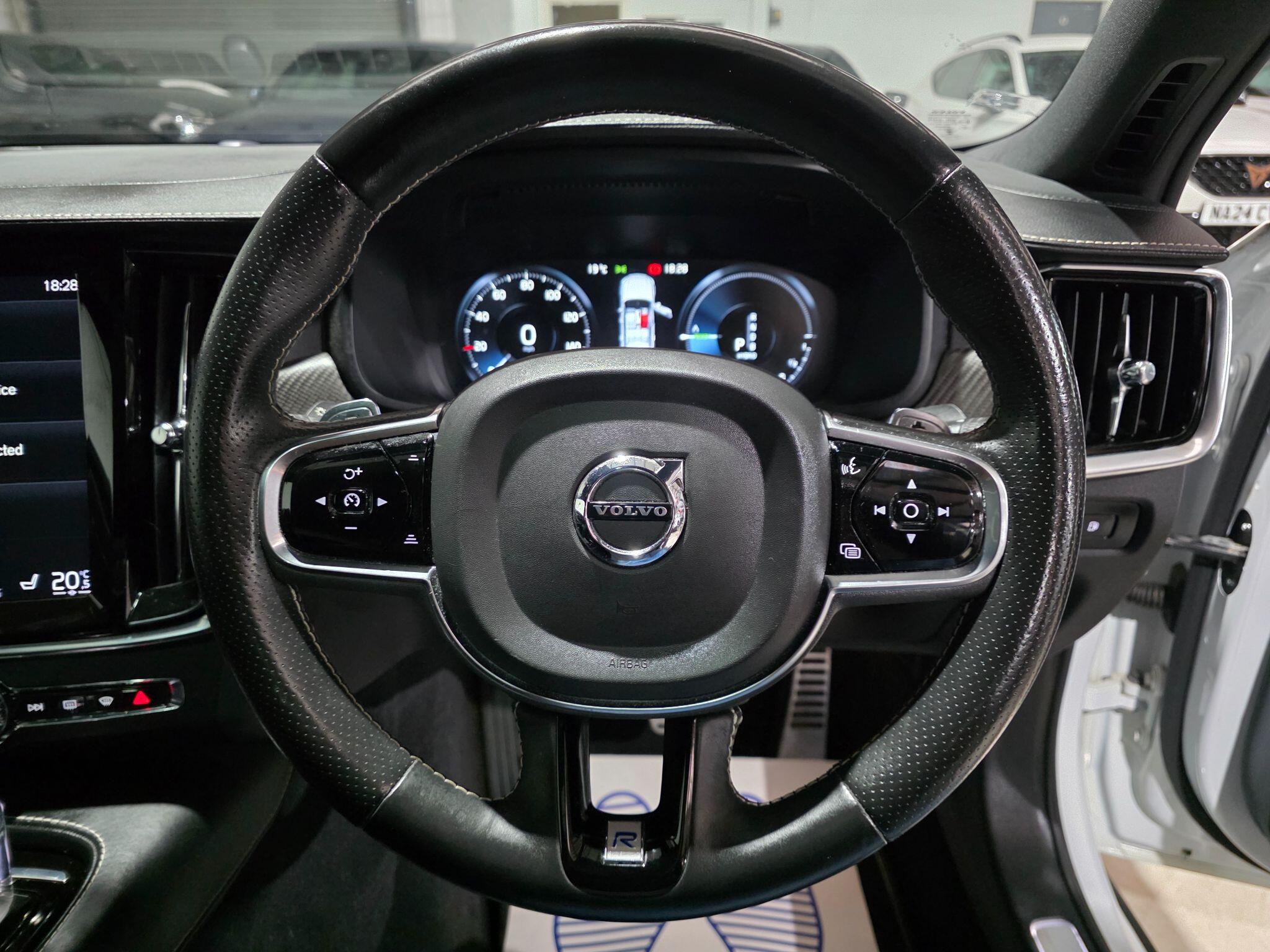 Volvo S90 view 21