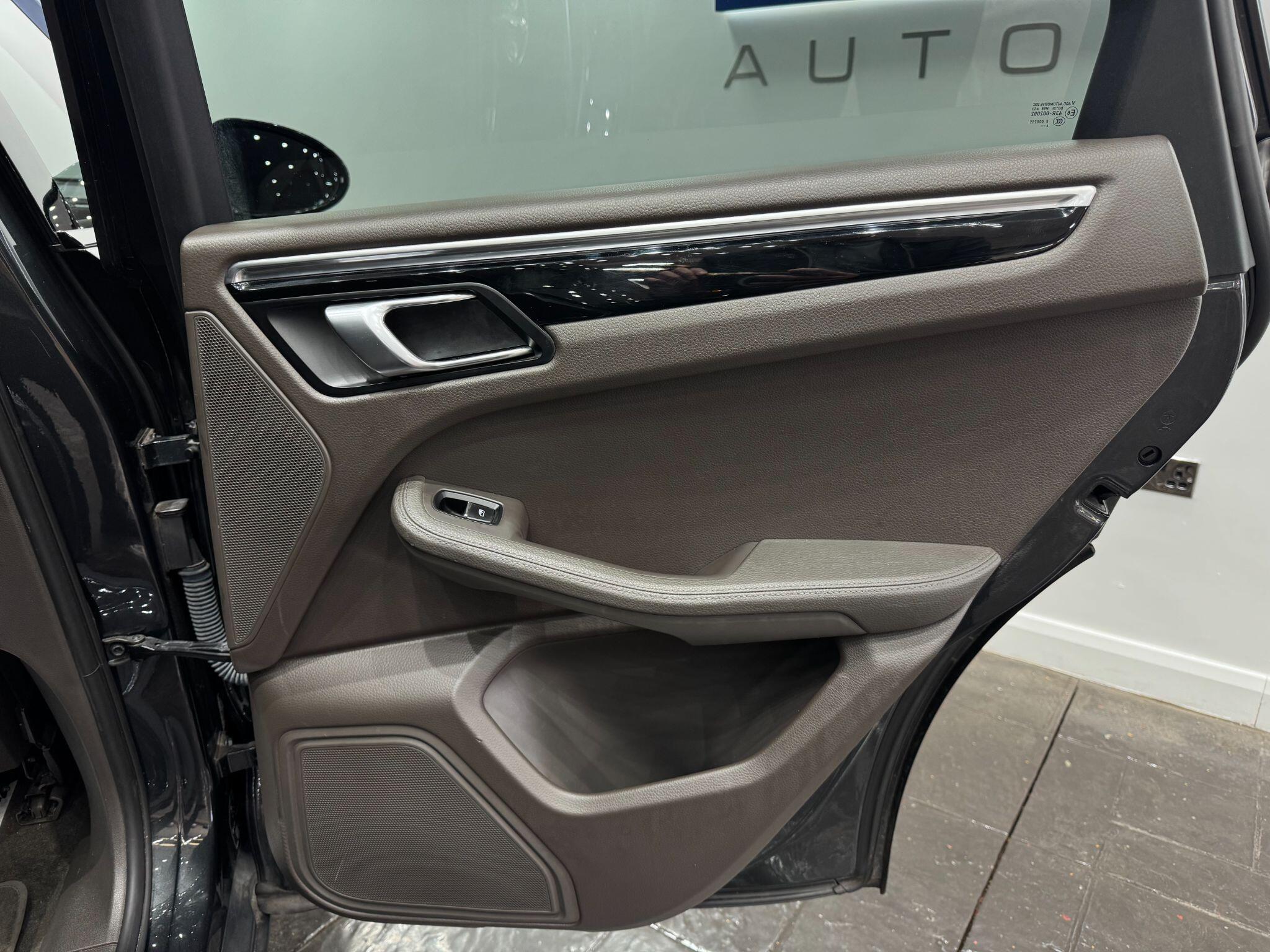 Porsche Macan view 47