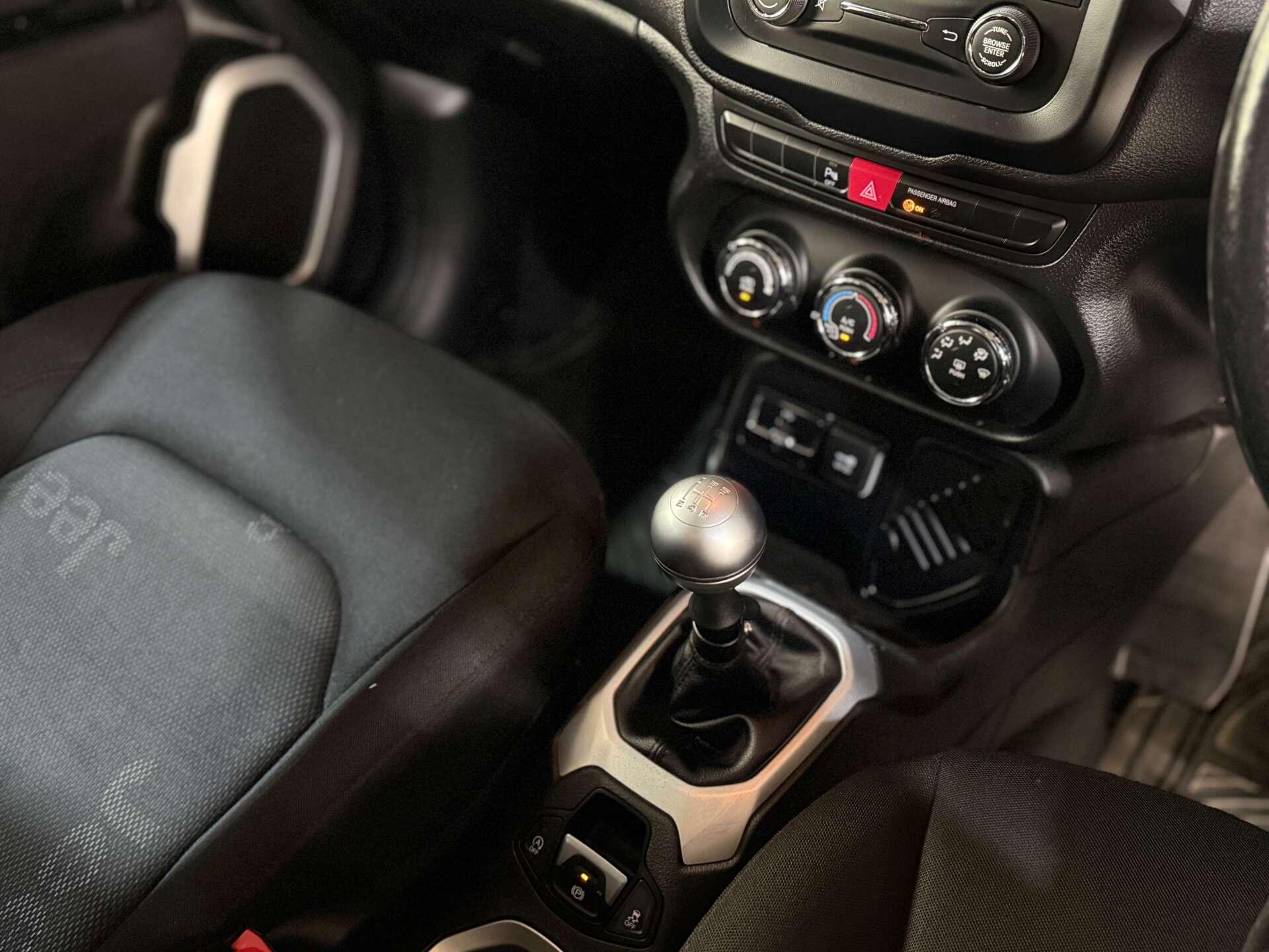 Jeep Renegade view 28