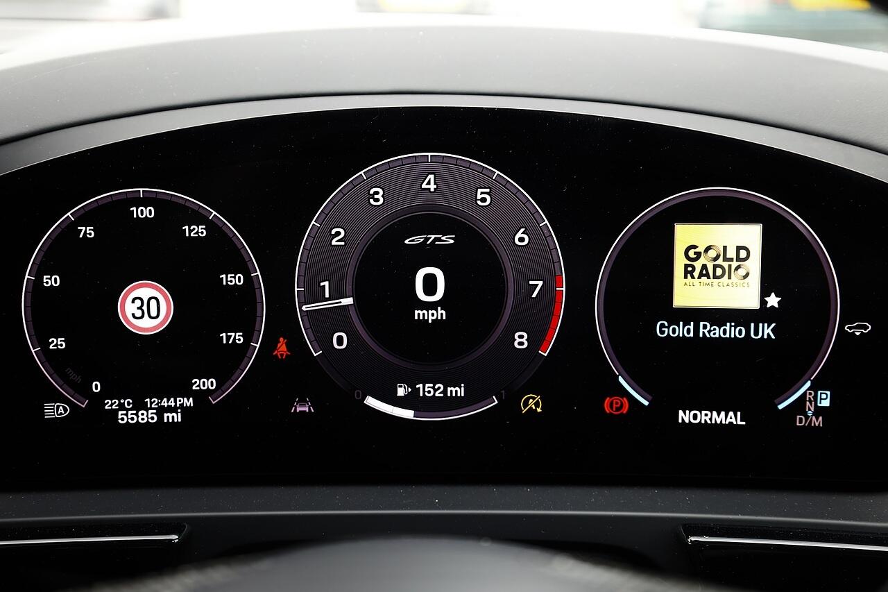 Porsche Cayenne view 11