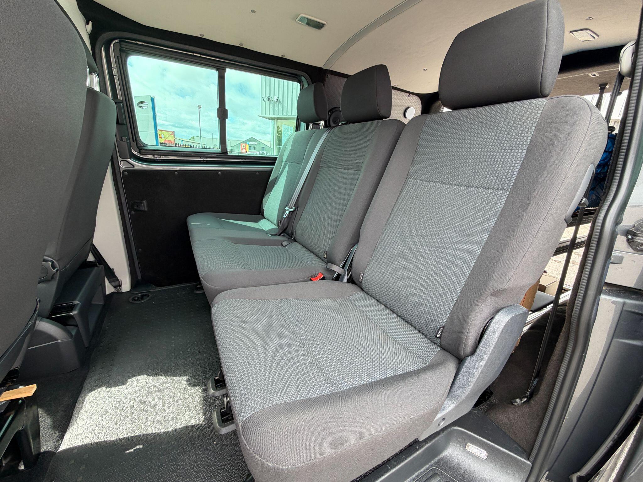 Volkswagen Transporter view 19