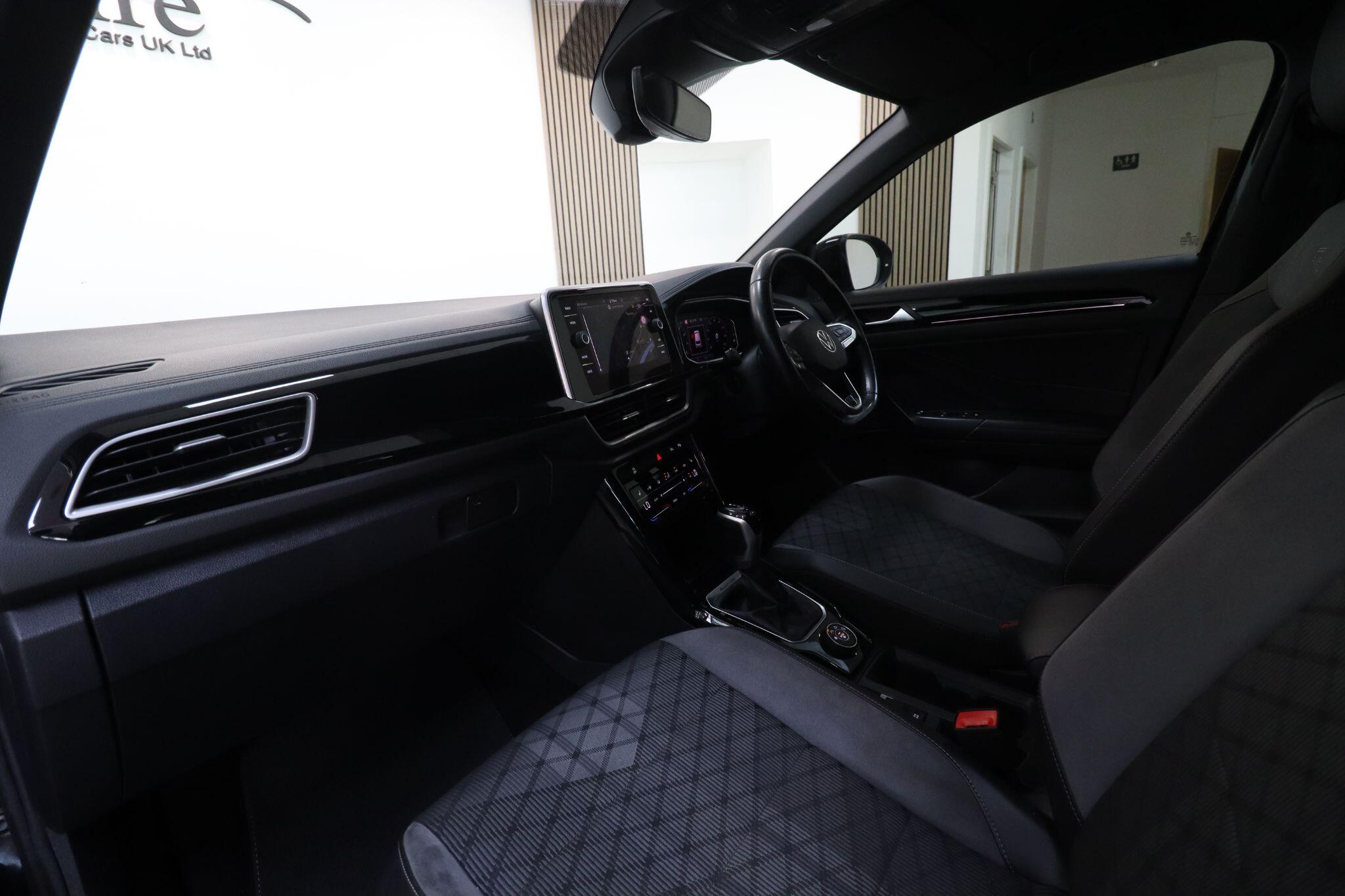 Volkswagen T-Roc view 10
