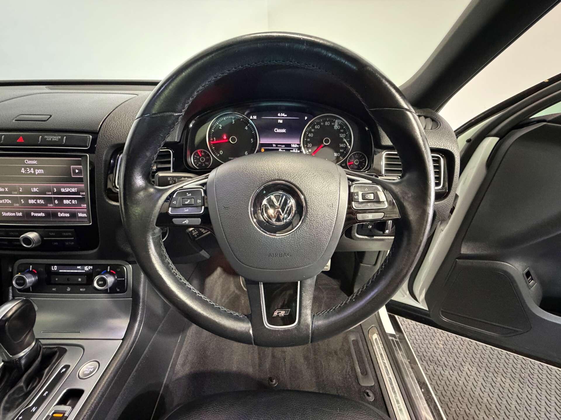 Volkswagen Touareg view 35