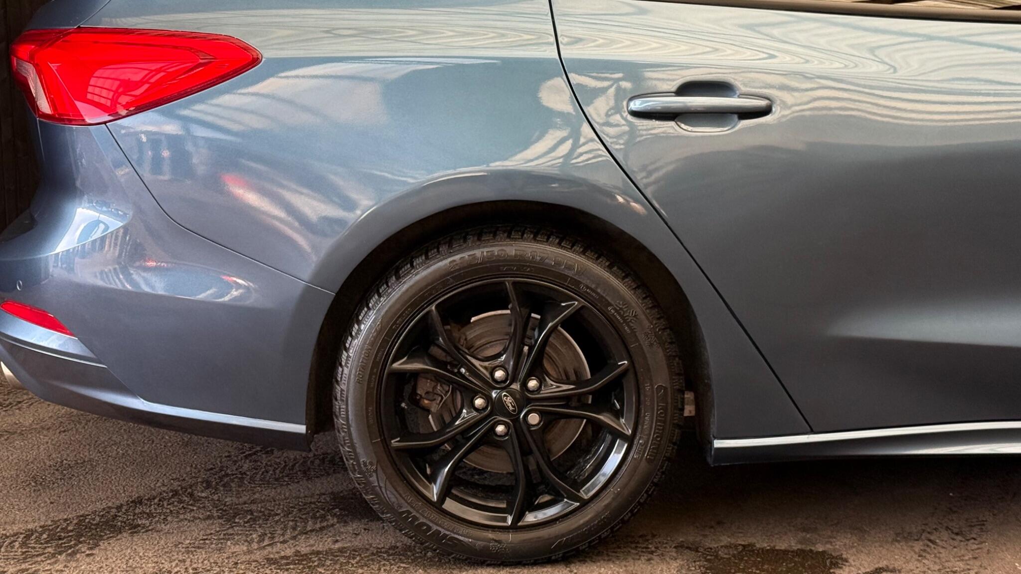 Ford Focus view 15