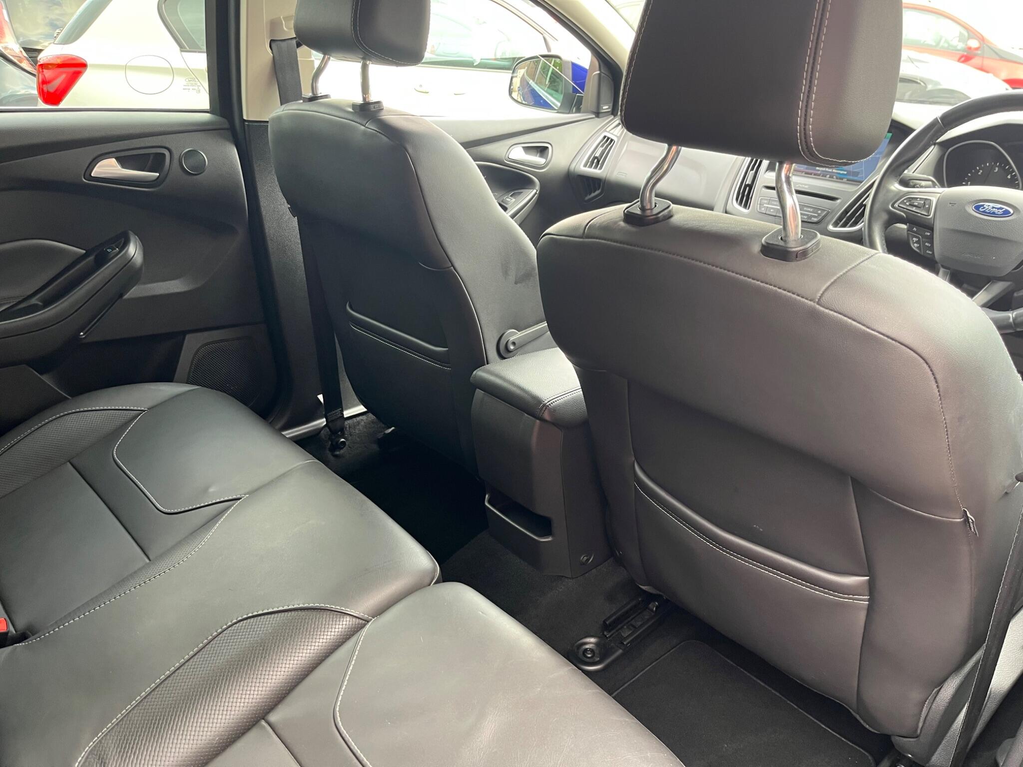 Ford Focus view 45
