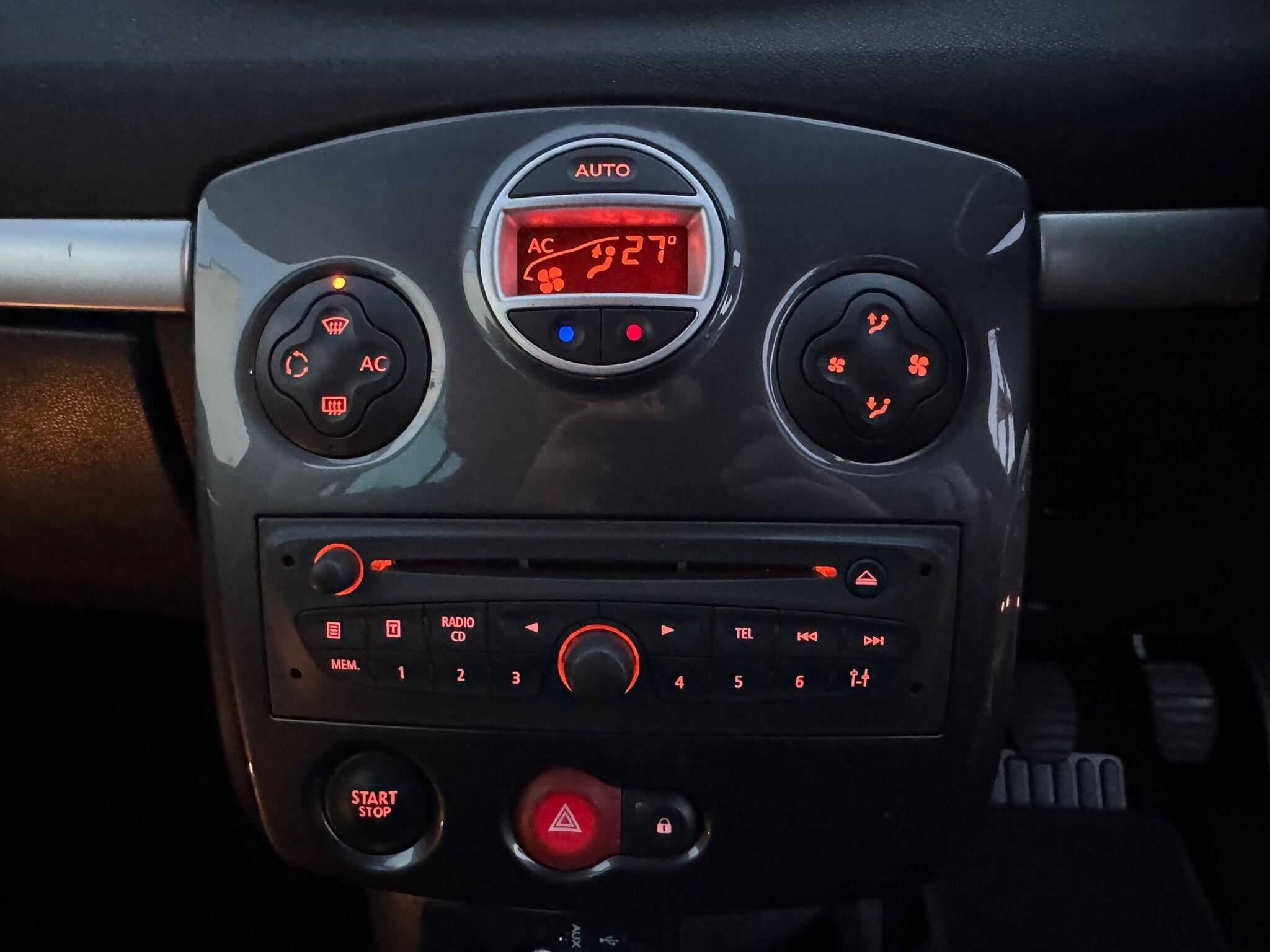 2010 Renault Clio image 24