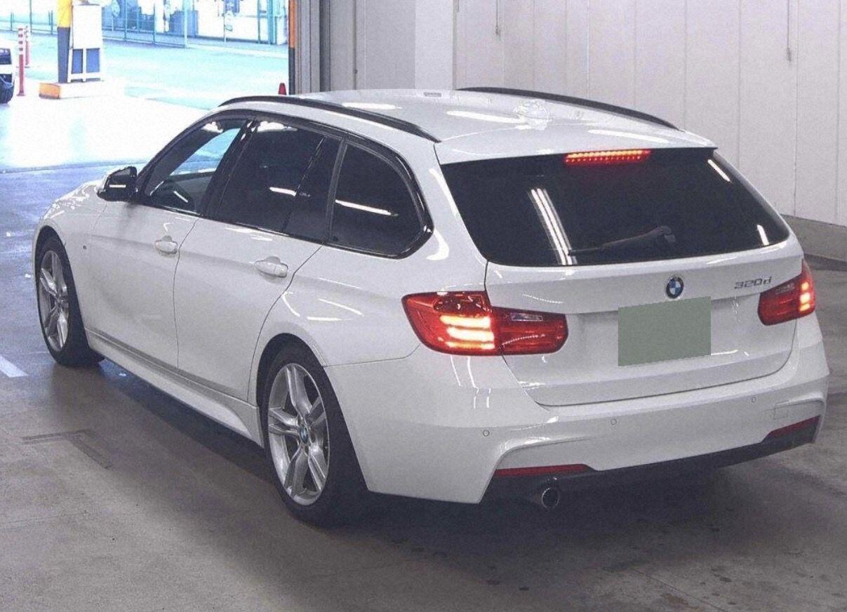 BMW 3 Series view 3