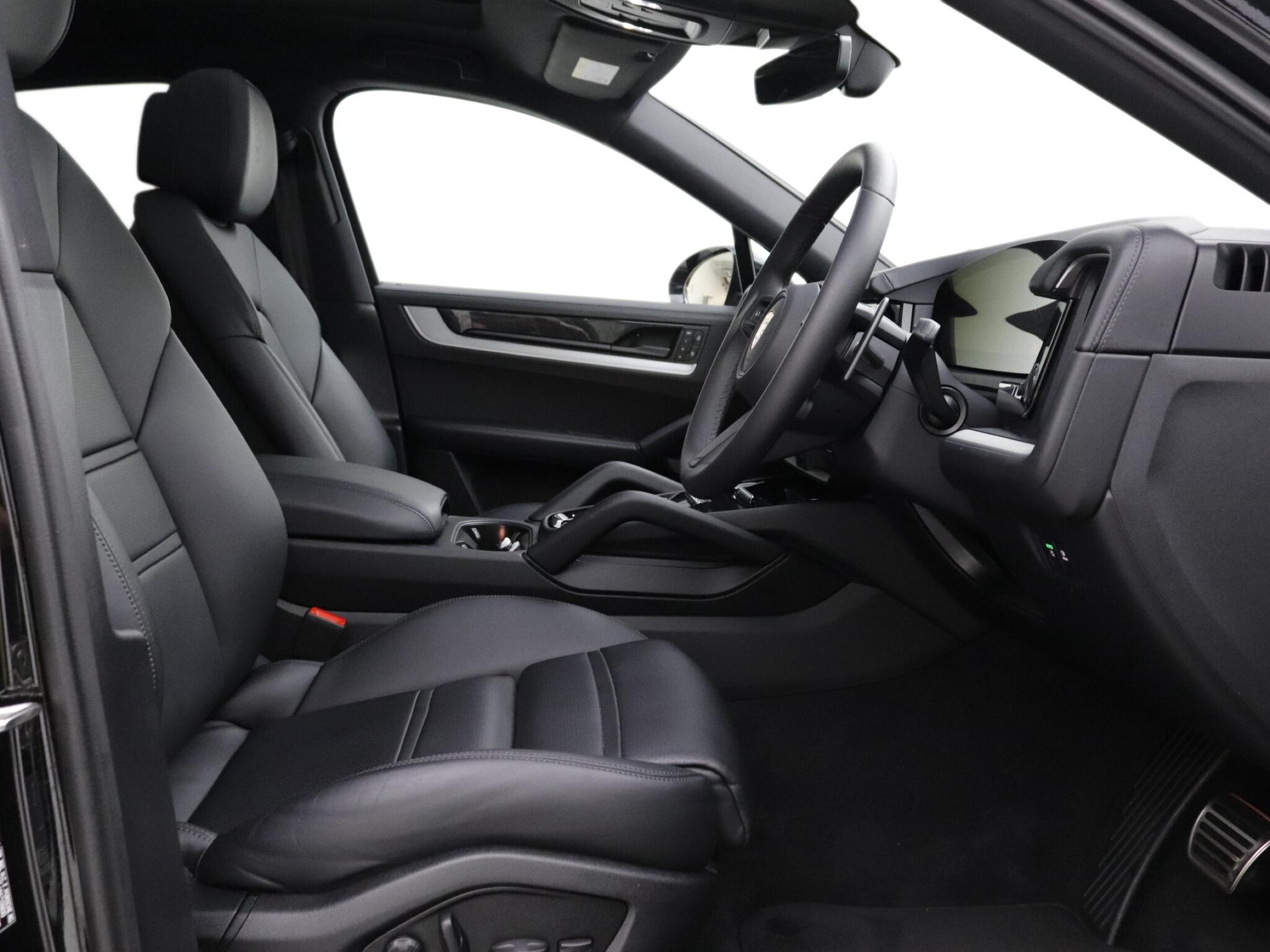 Porsche Cayenne view 10
