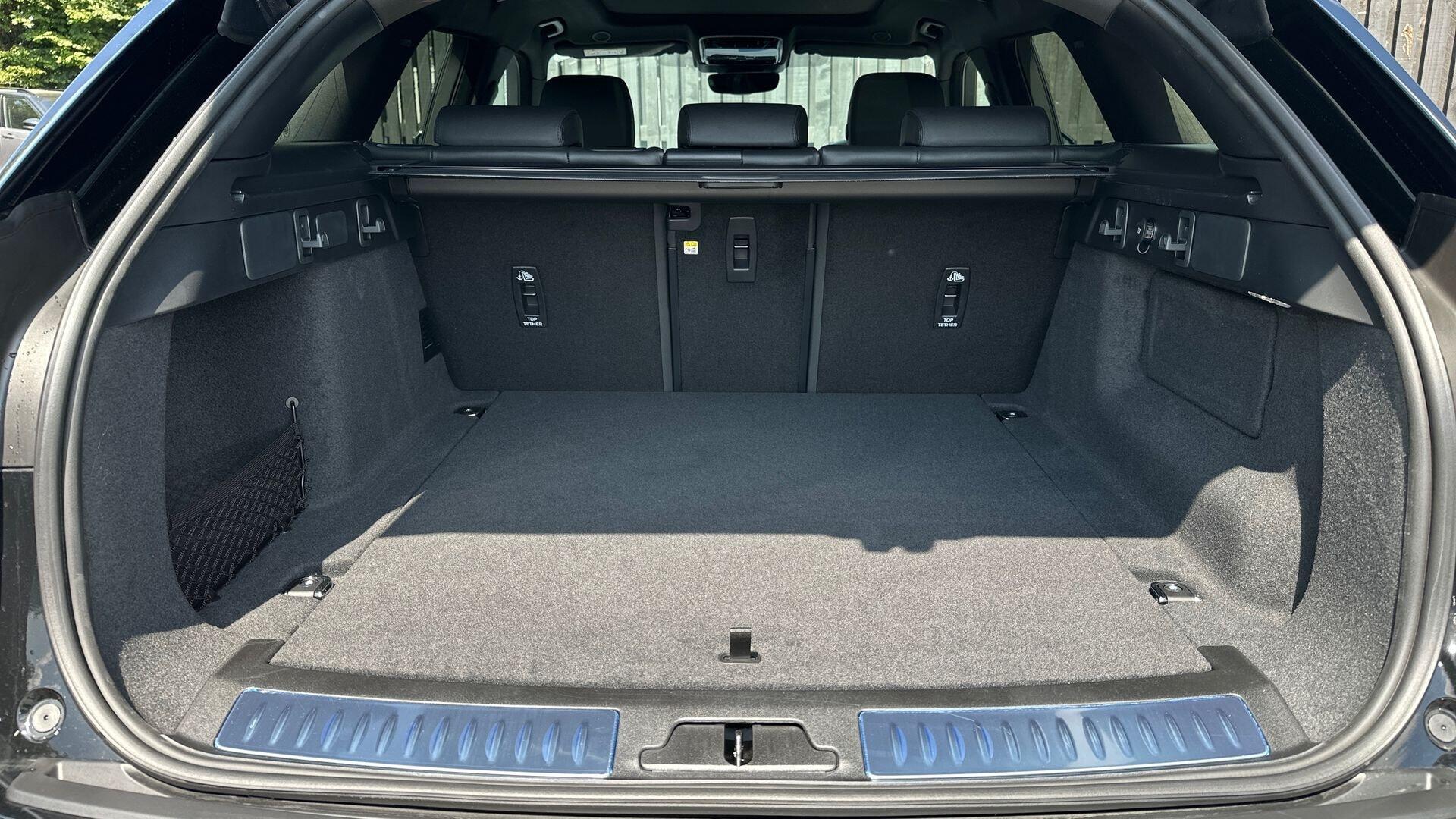 Land Rover Range Rover Velar view 11
