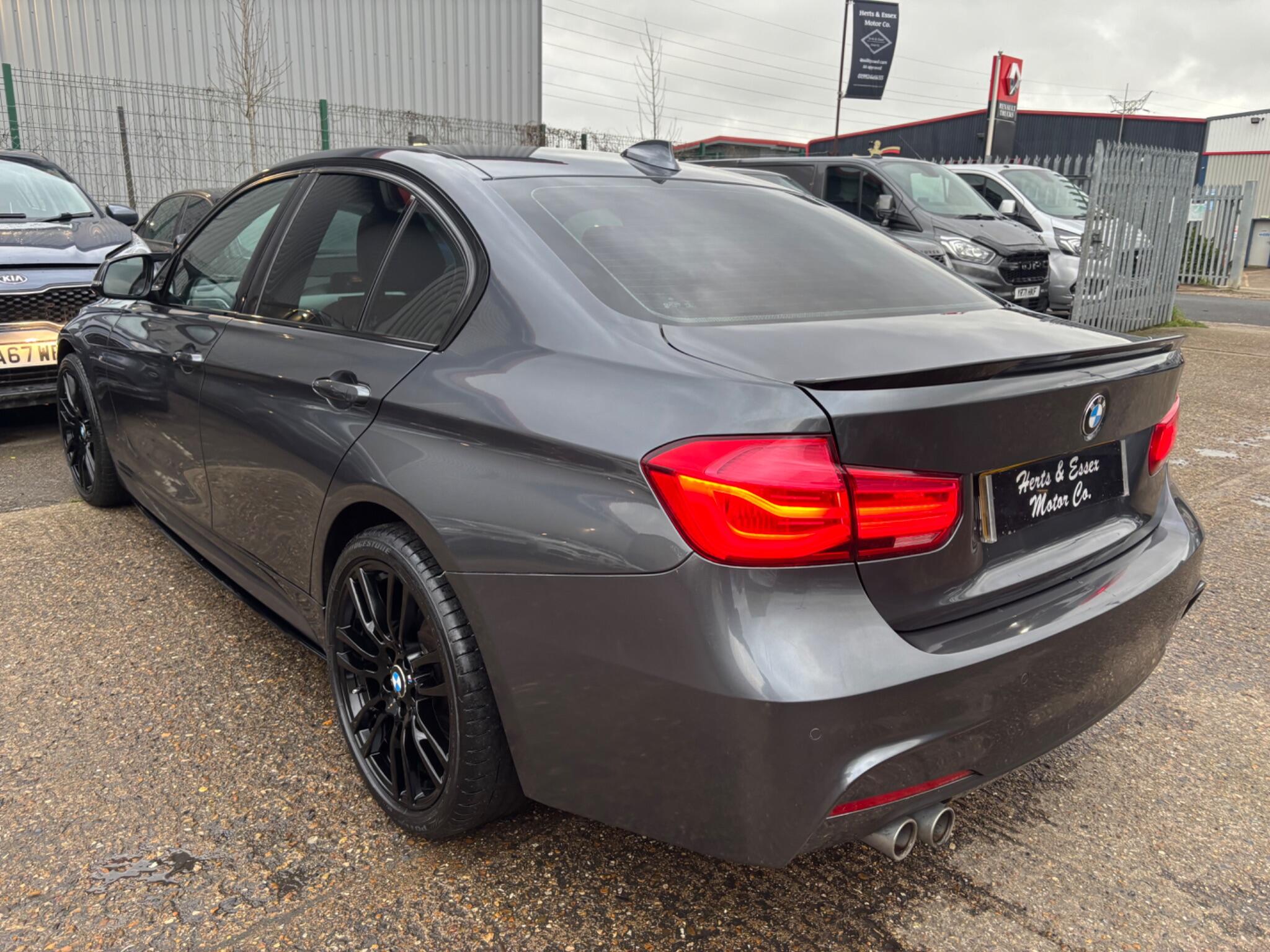 BMW 3 Series view 4