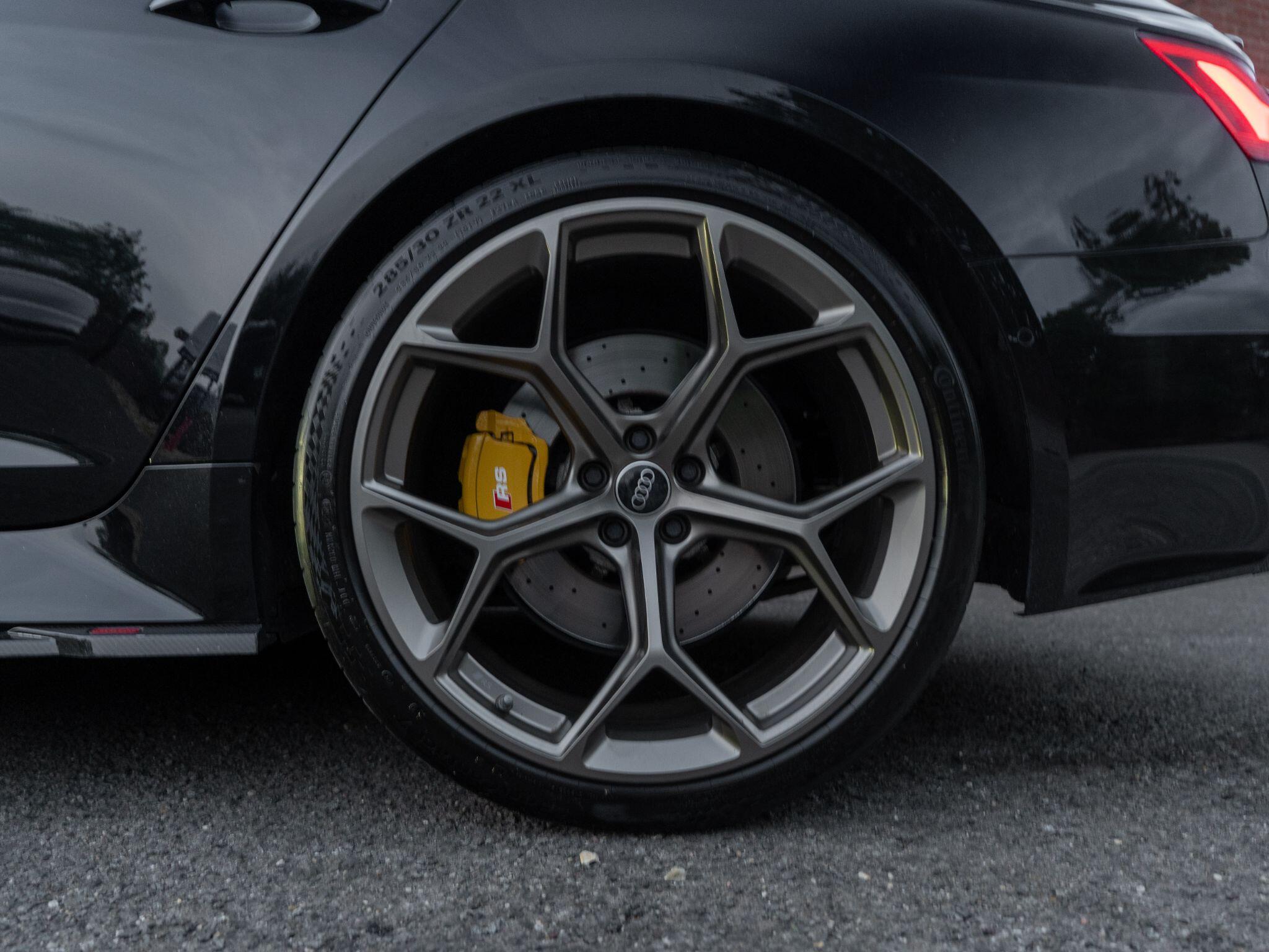 Audi RS6 Avant view 32