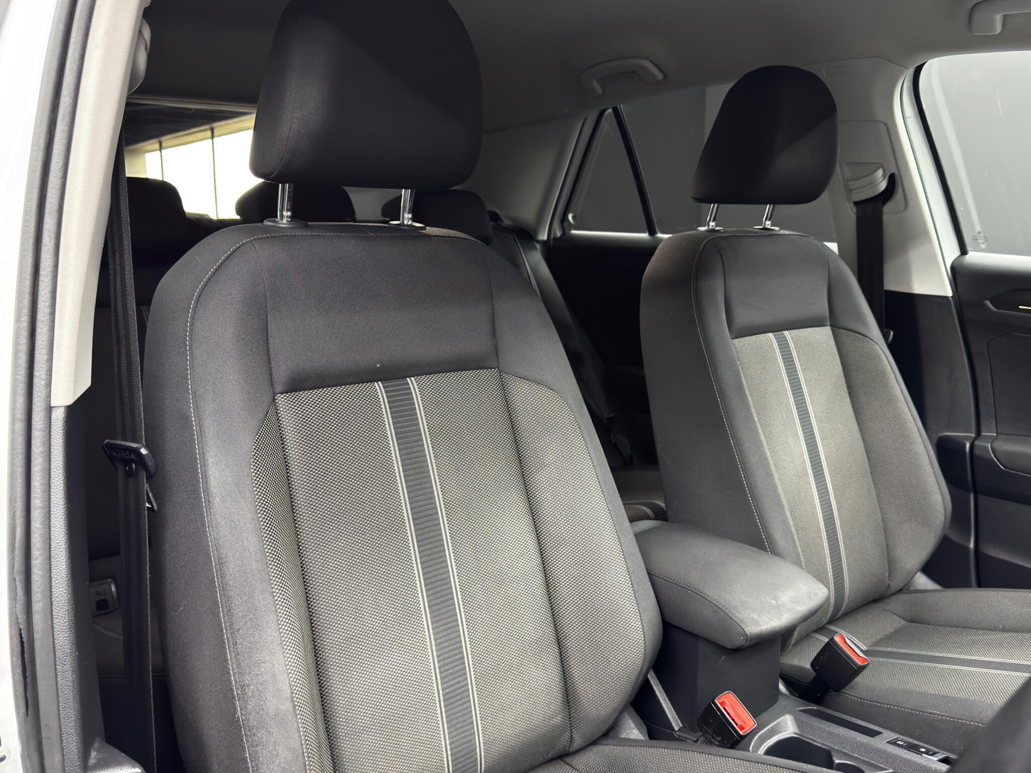 Volkswagen T-Roc view 12