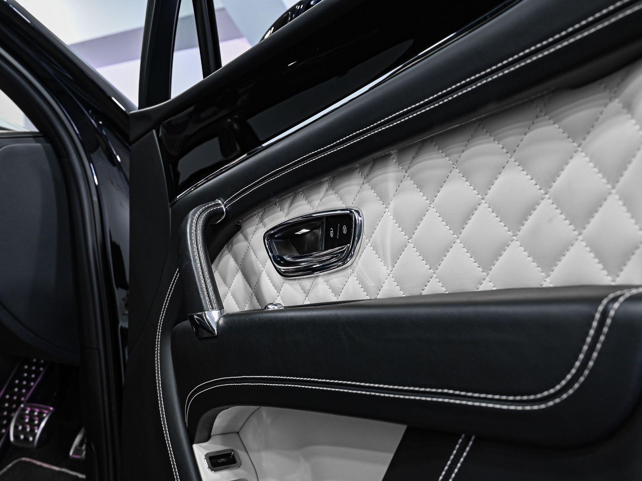 Bentley Bentayga view 36