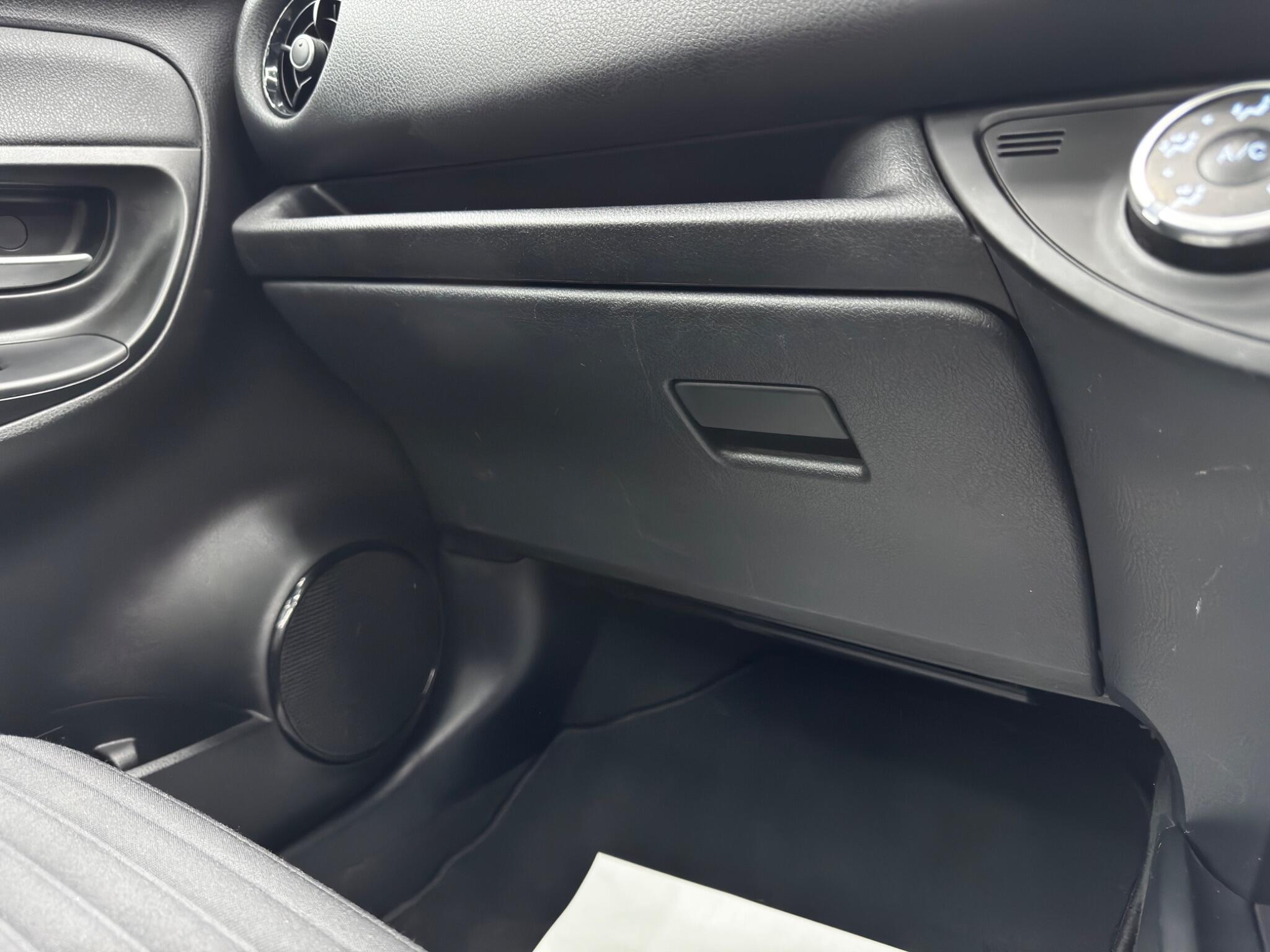 Toyota Yaris view 32