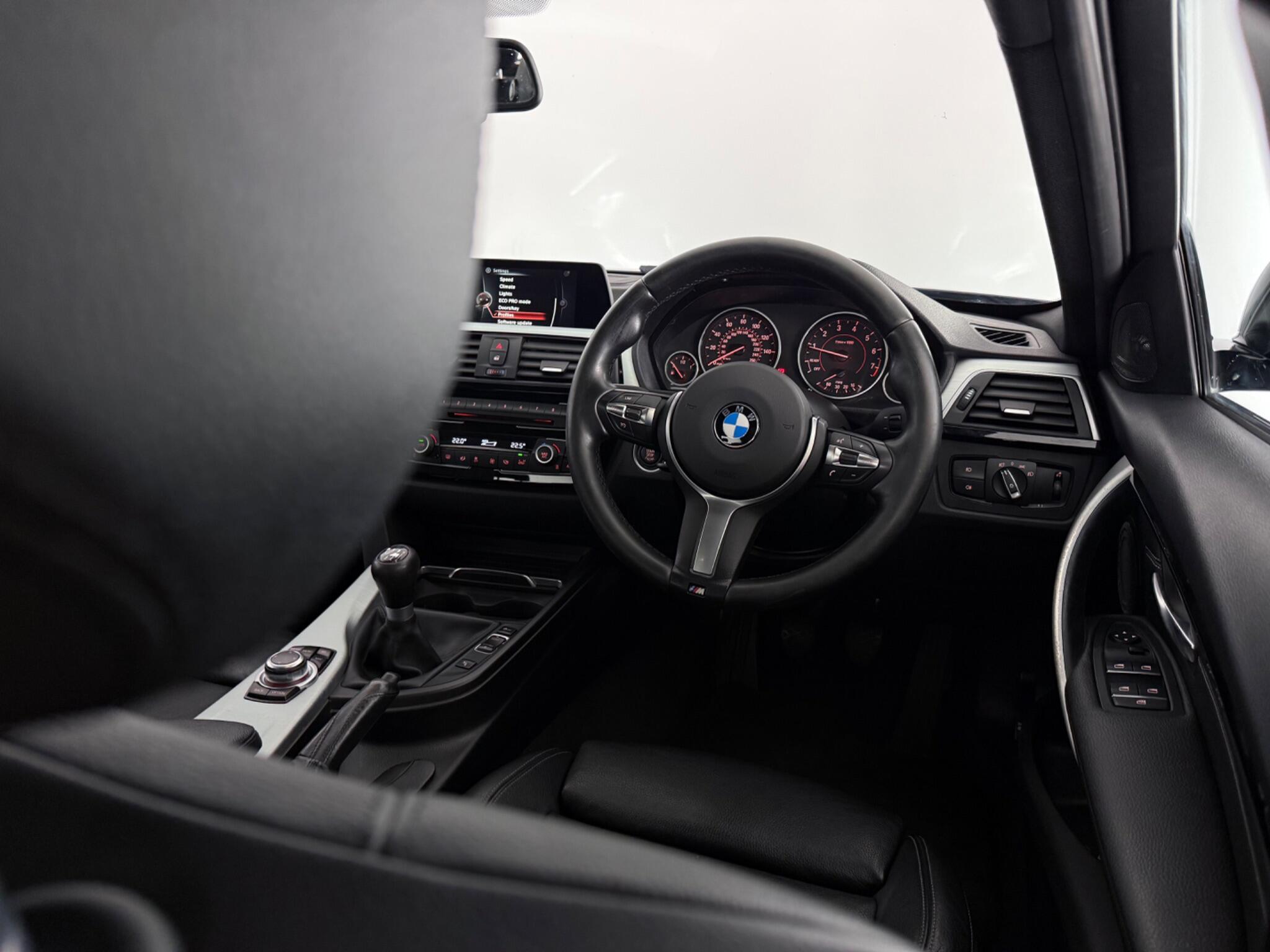 BMW 3 Series view 11
