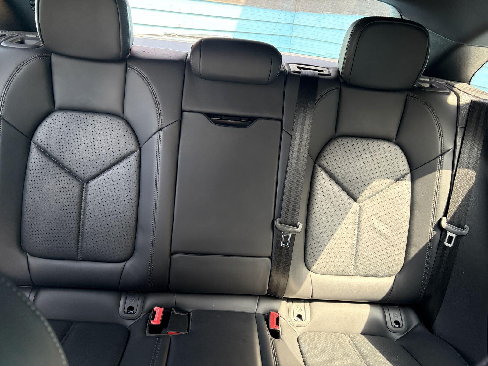 Porsche Macan view 7
