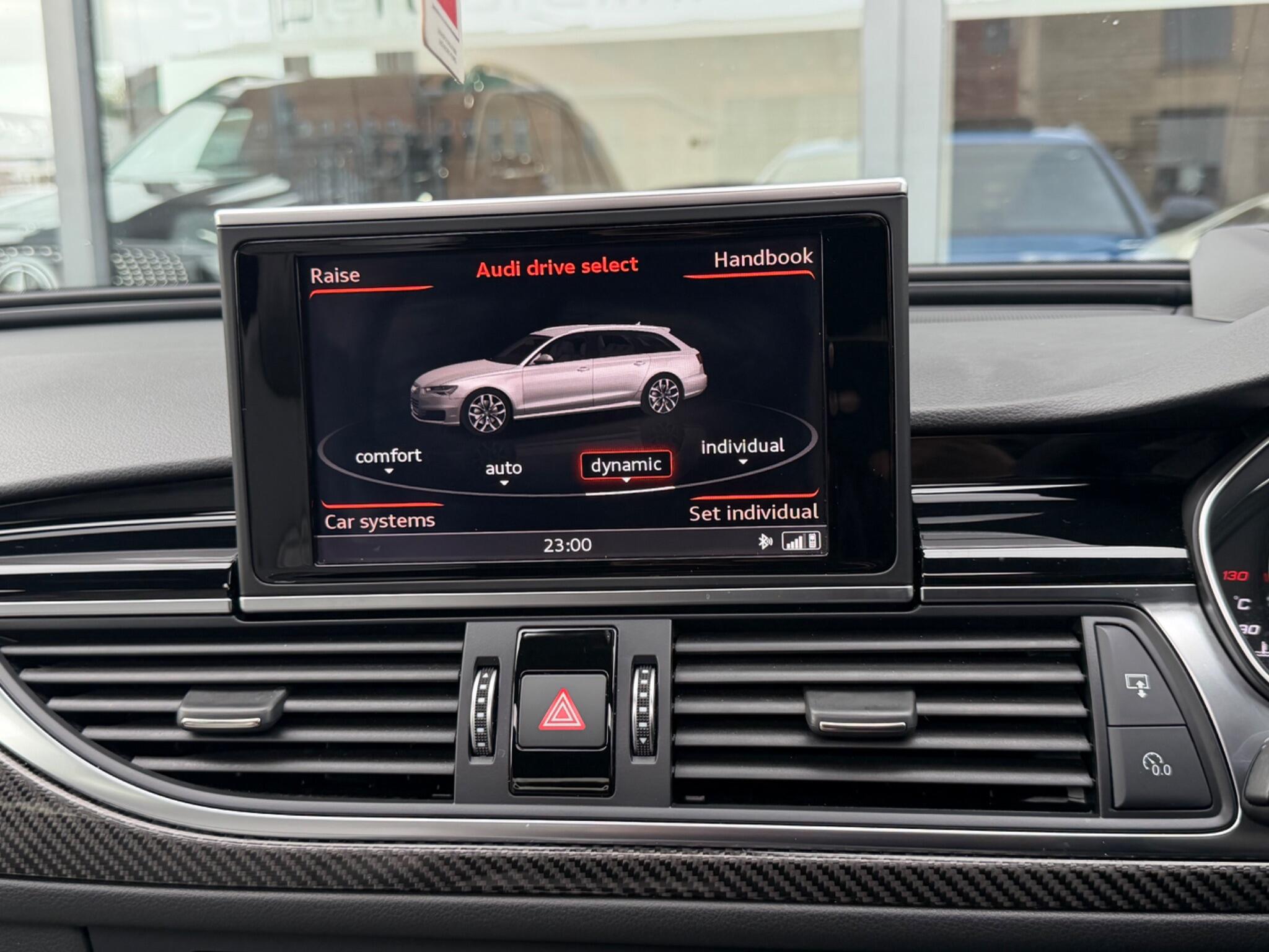 Audi RS6 Avant view 26