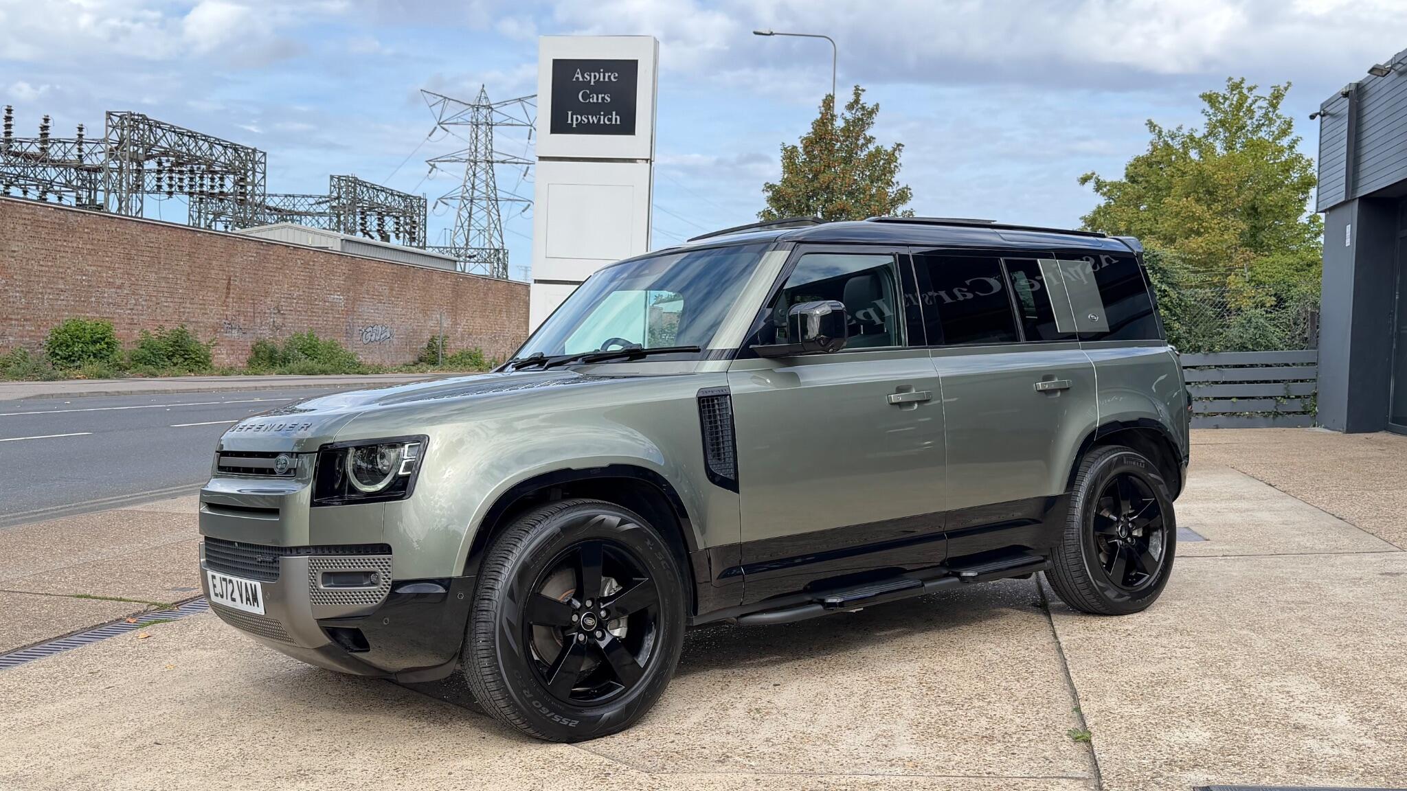 Land Rover Defender 110 view 12