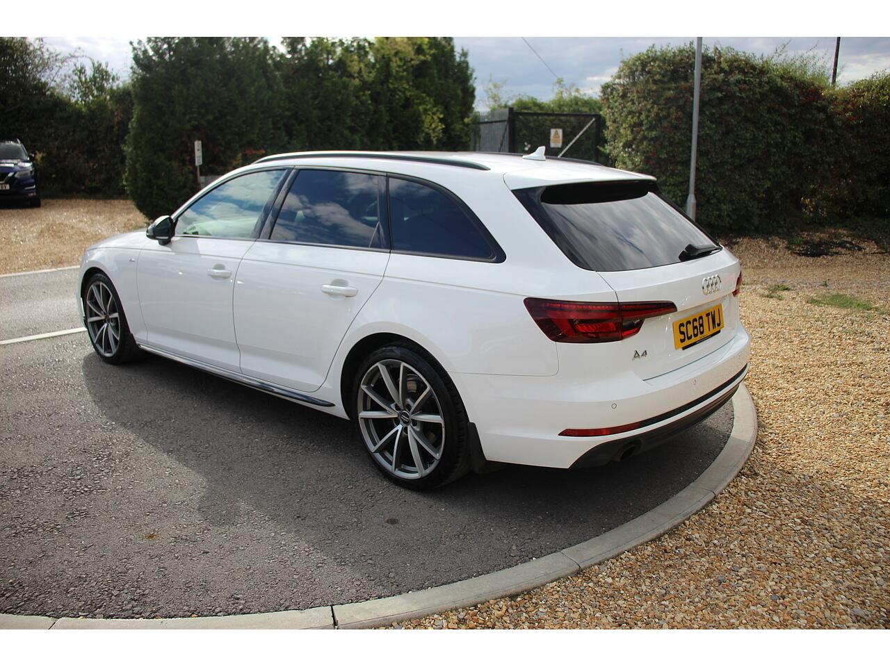 Audi A4 Avant view 10