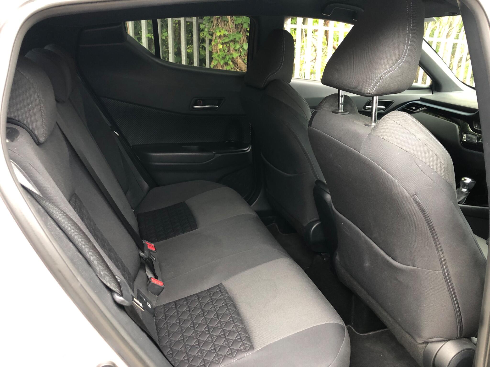 Toyota C-HR view 16