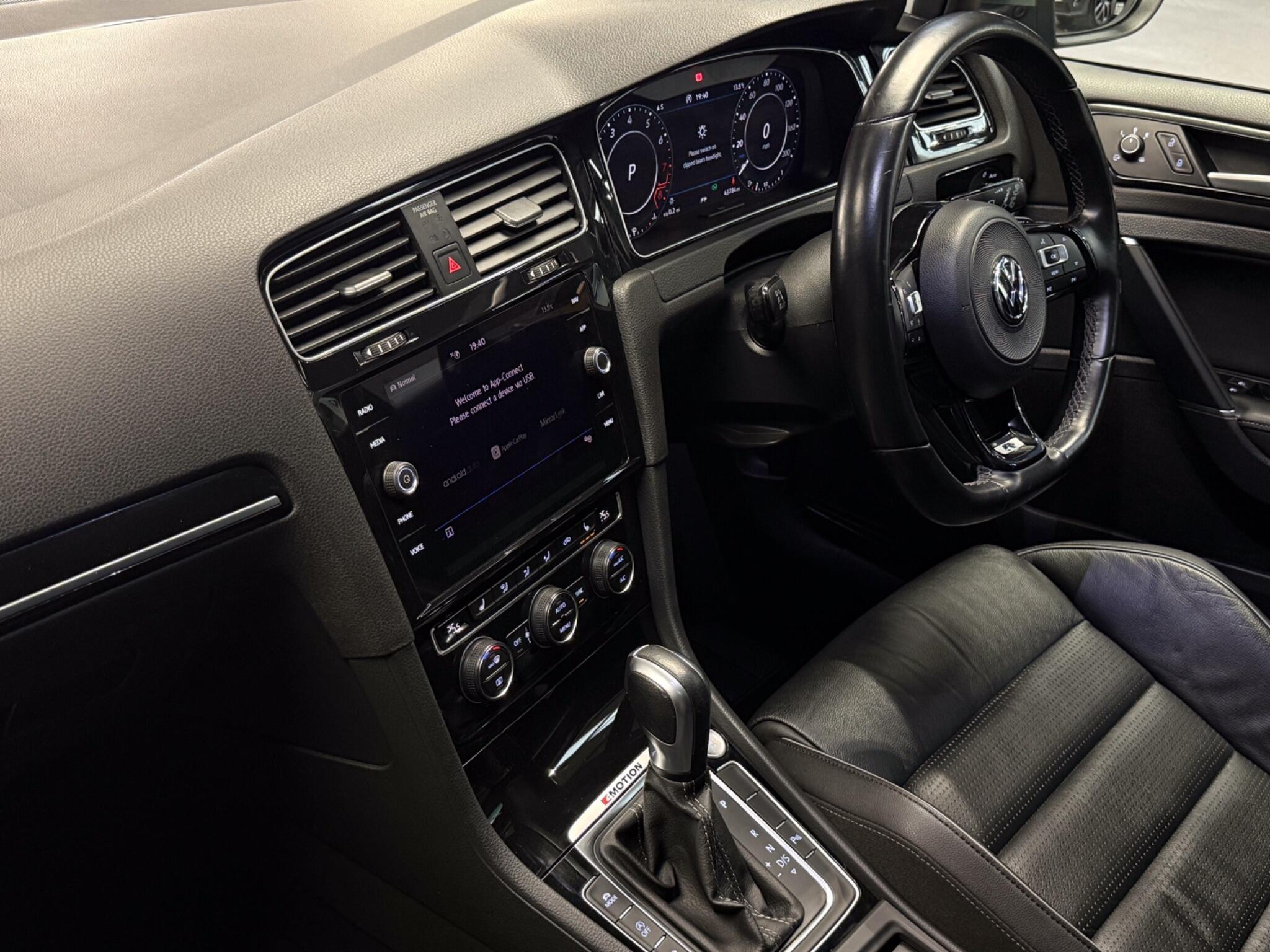 Volkswagen Golf view 42
