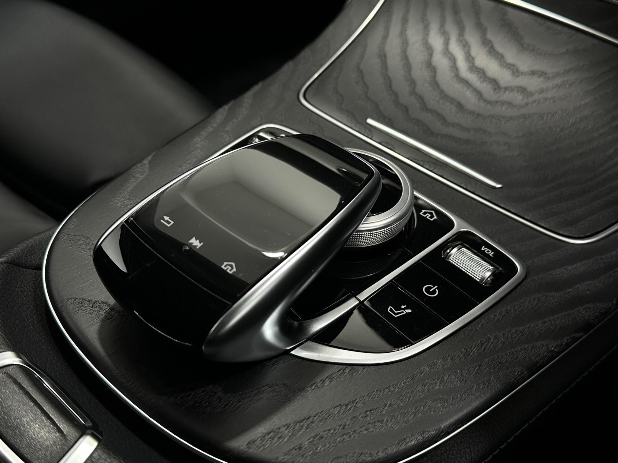 Mercedes-Benz E-Class view 22