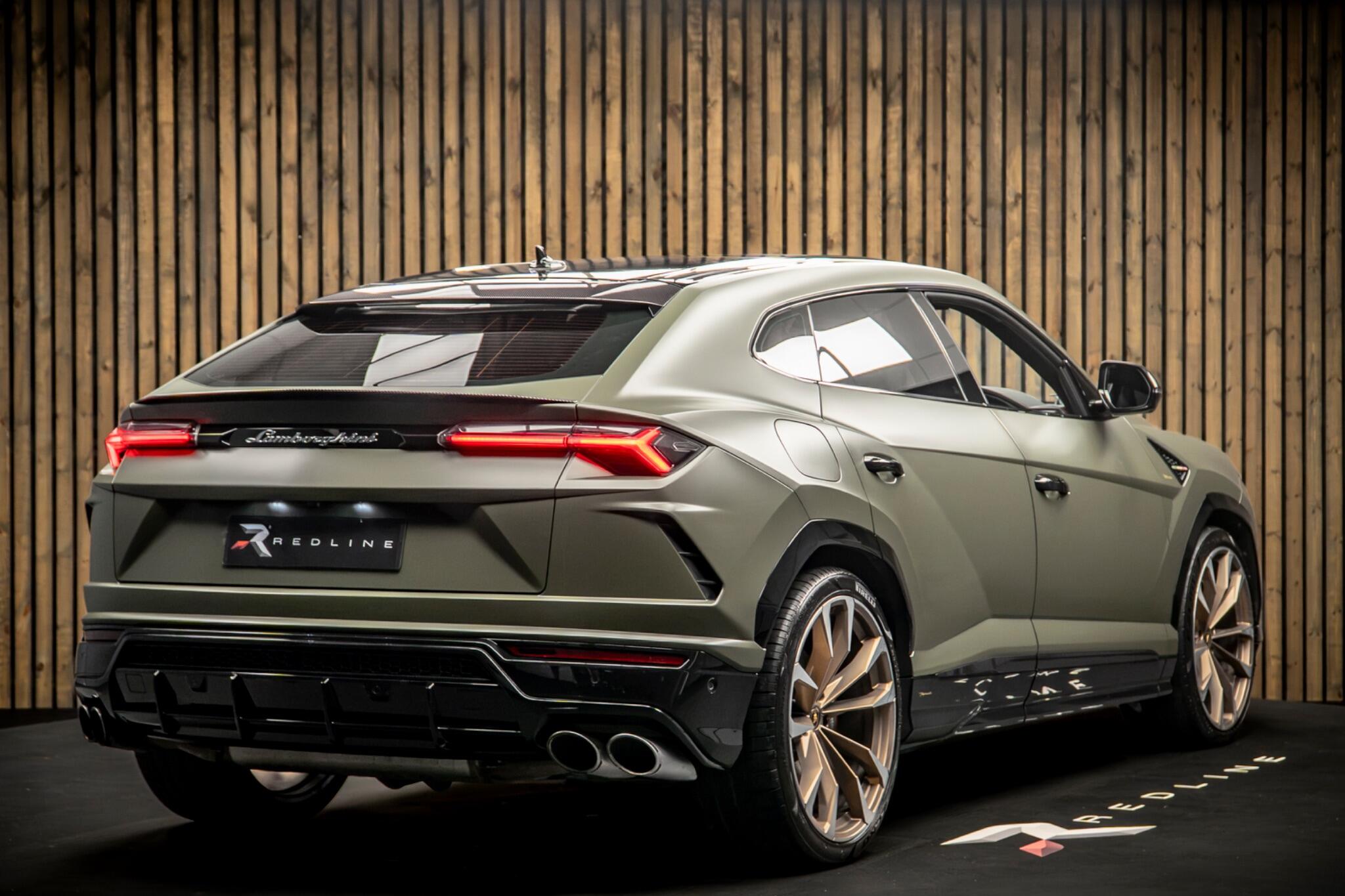 Lamborghini Urus view 4