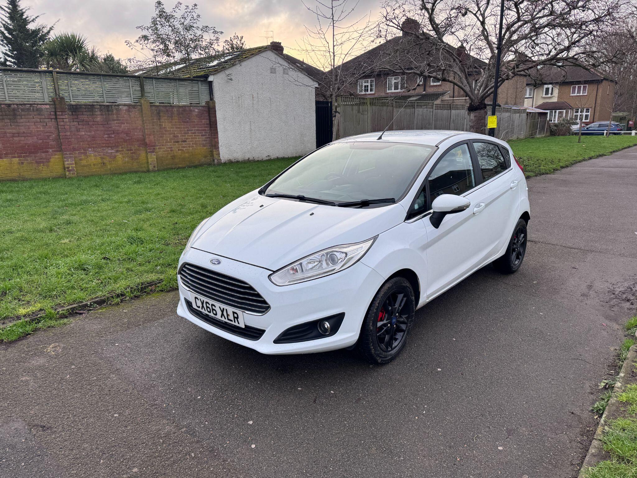 2016 Ford Fiesta image 8
