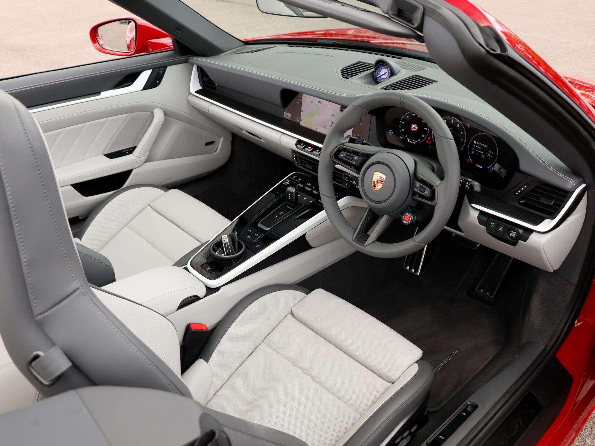 Porsche 911 view 10
