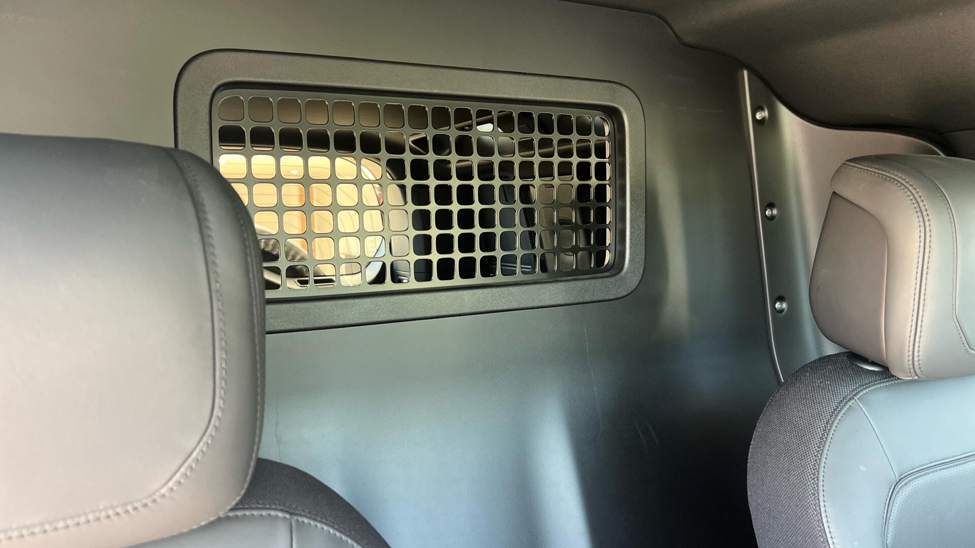 Land Rover Defender view 18