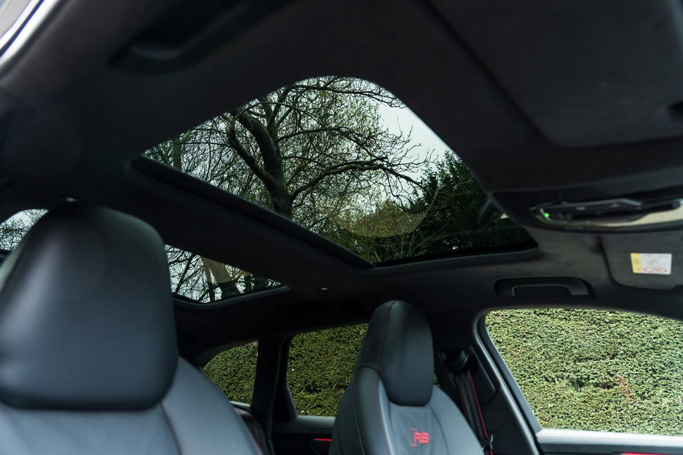 Audi RS6 Avant view 44