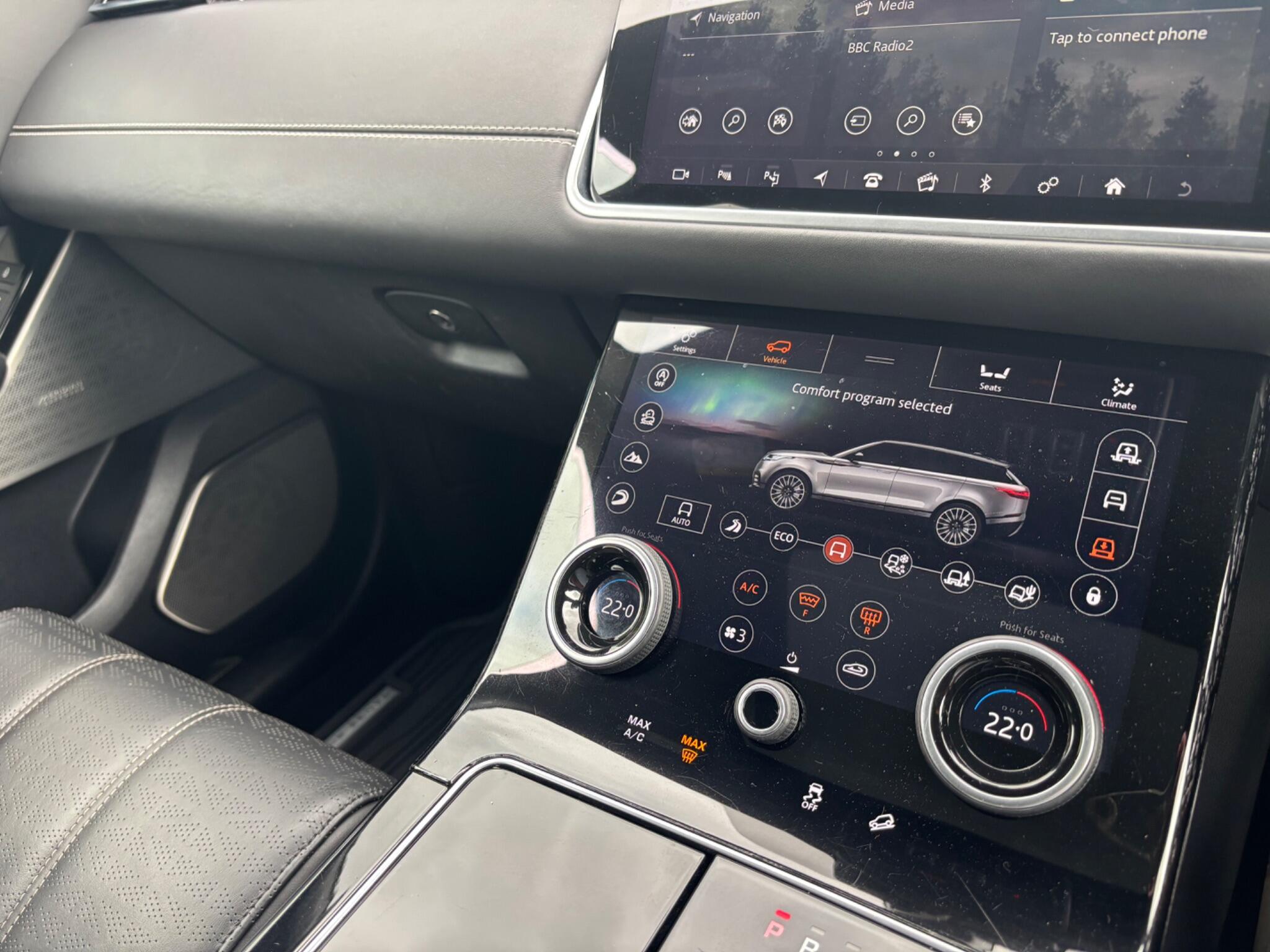 Land Rover Range Rover Velar view 31